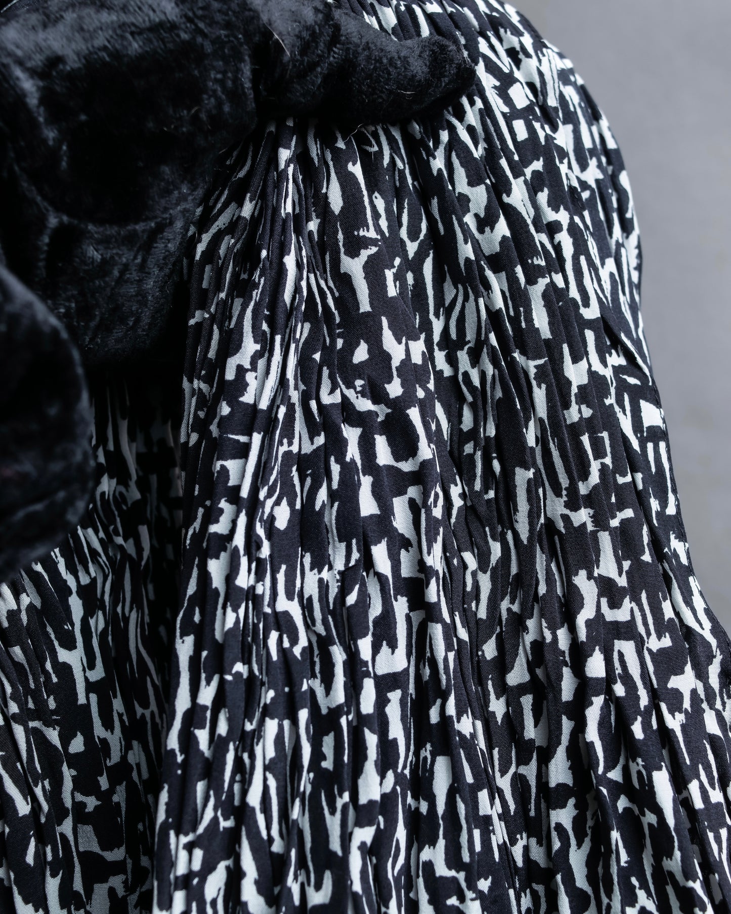 "Saint Laurent Paris" Abstract animal print pleated fringe muffler