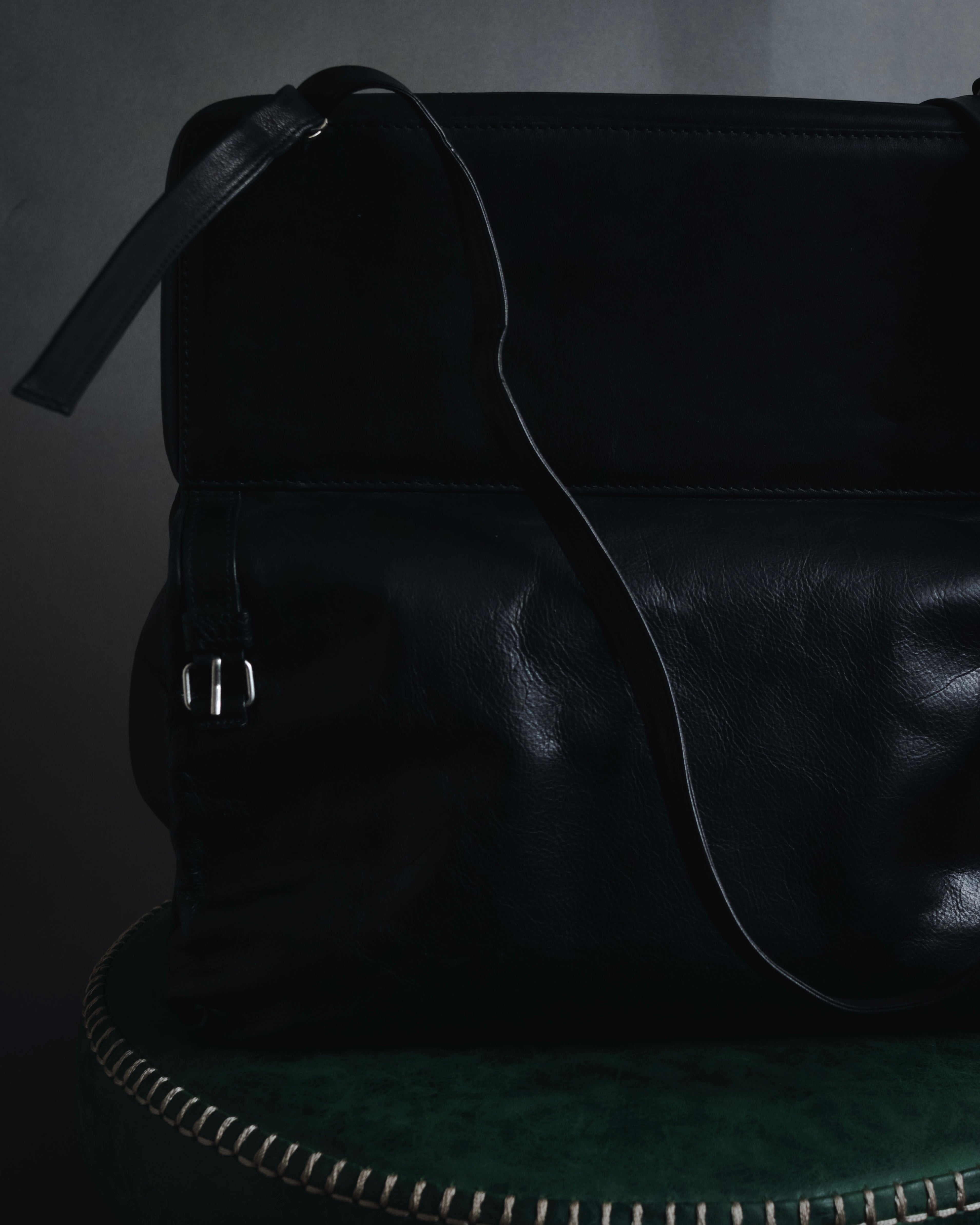 –SPECIAL– "ANN DEMEULEMEESTER" 2010-2013 Transformable roll-top vitello leather bag