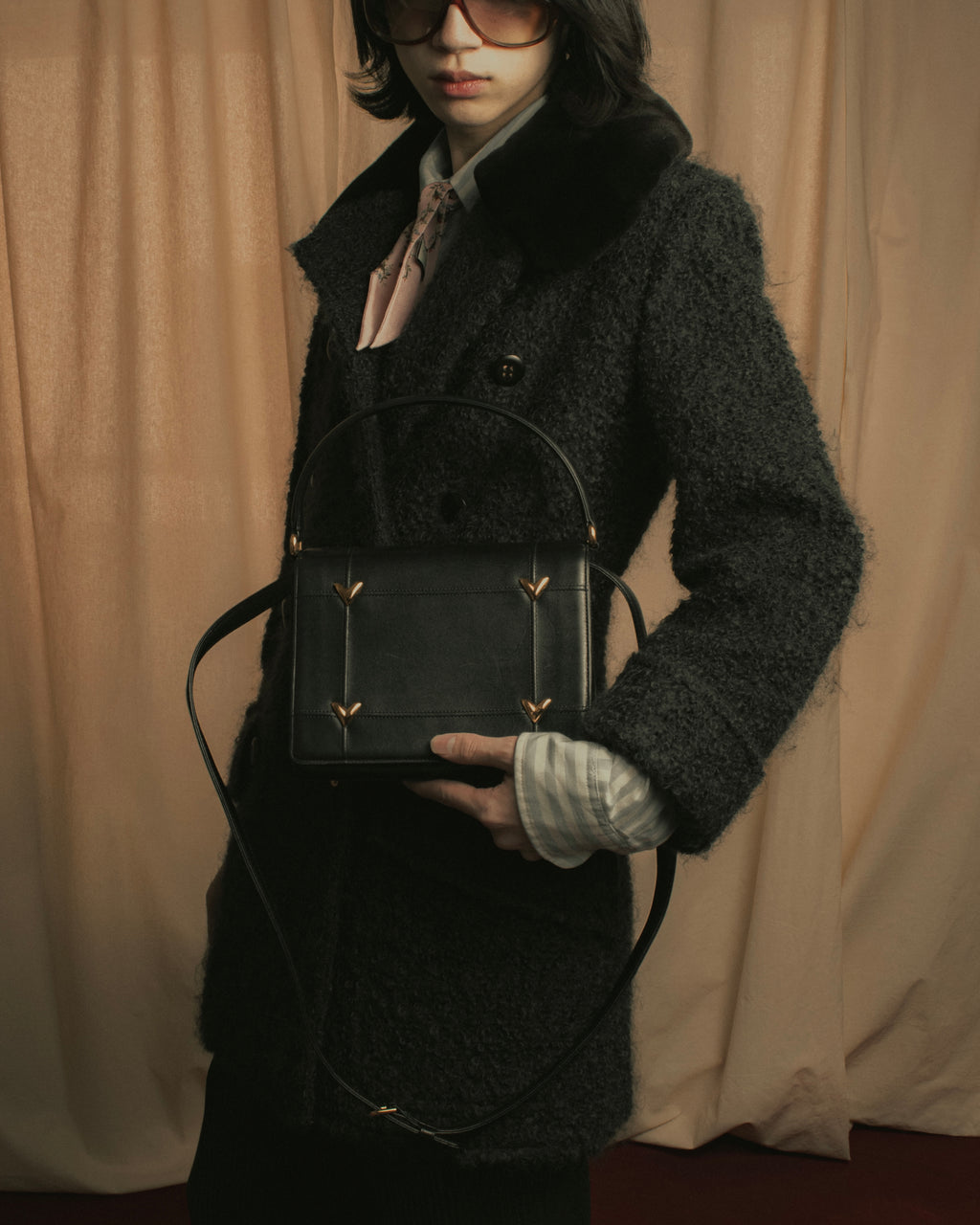 -SPECIAL- "VALENTINO GARAVANI" 90’s-00’s V corner hardware leather top handle bag