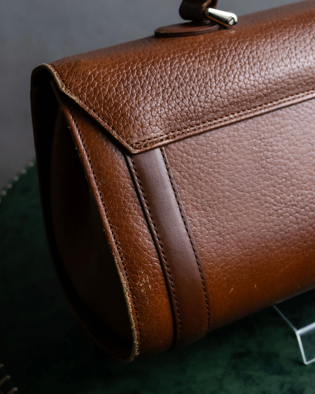 "BURBERRYS" Horizontally shaped brown leather one-handle bag