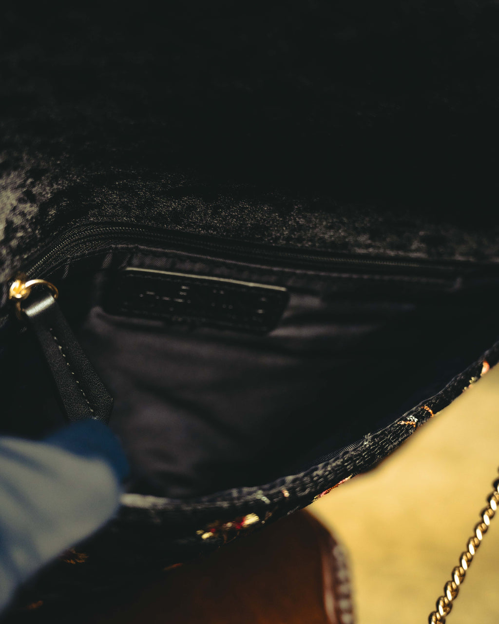 "VALENTINO" 80's-90's Ornately embroidered velvet chain shoulder bag