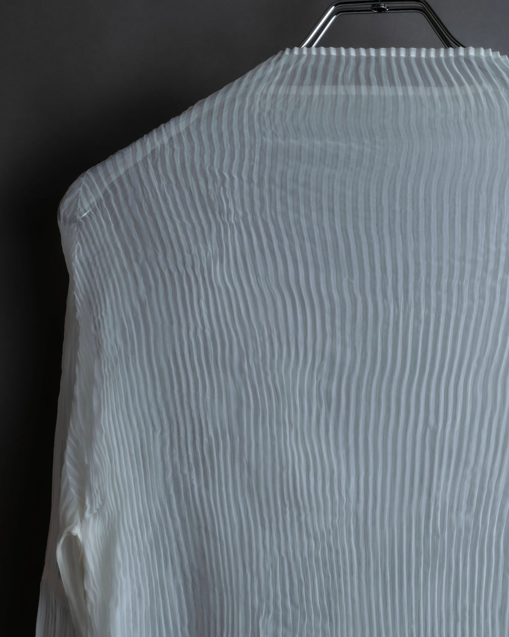 "ISSEY MIYAKE" High neck pleated sheer pullover