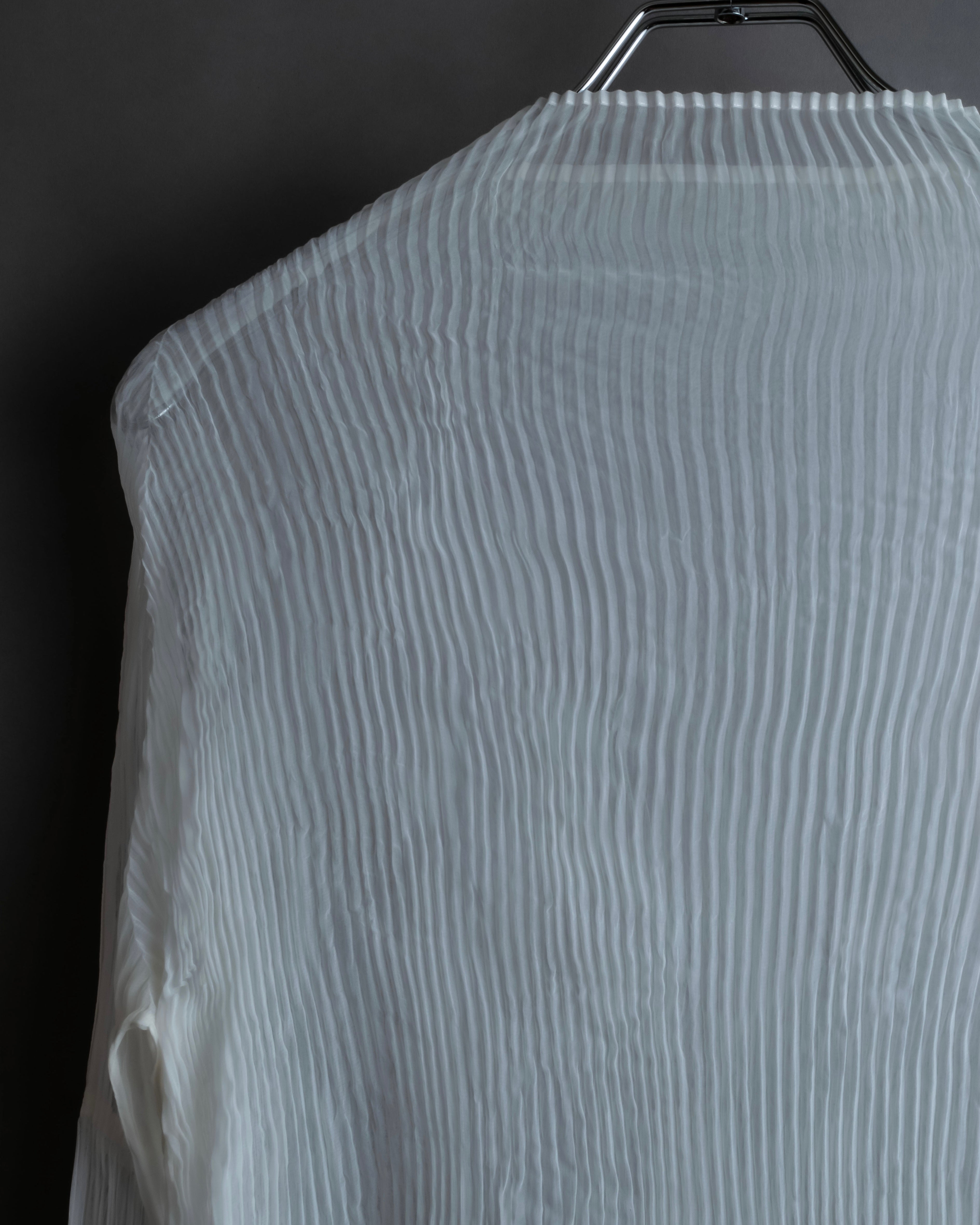 "ISSEY MIYAKE" High neck pleated sheer pullover