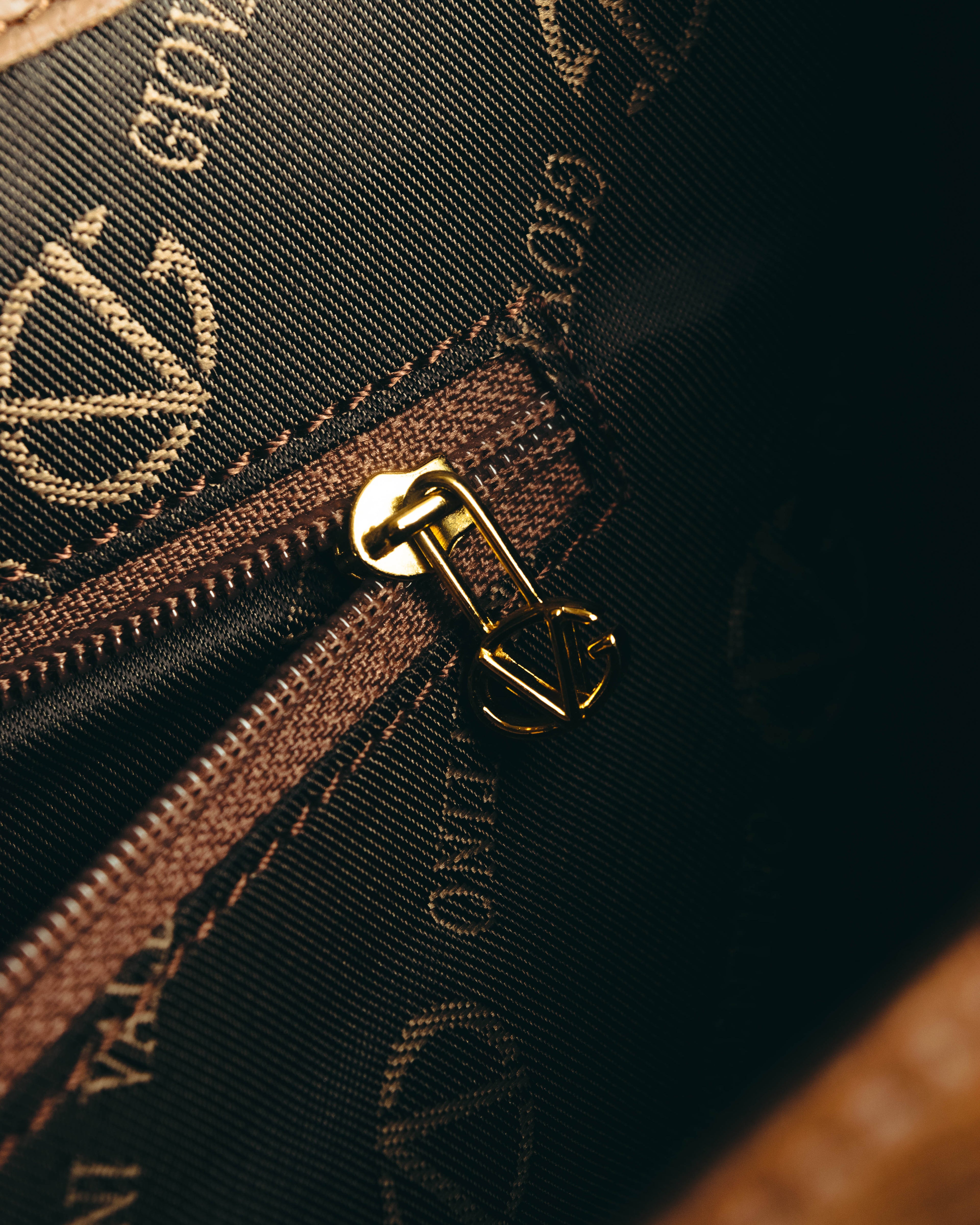 “GIOVANNI VALENTINO” Structured ostrich top handle bag