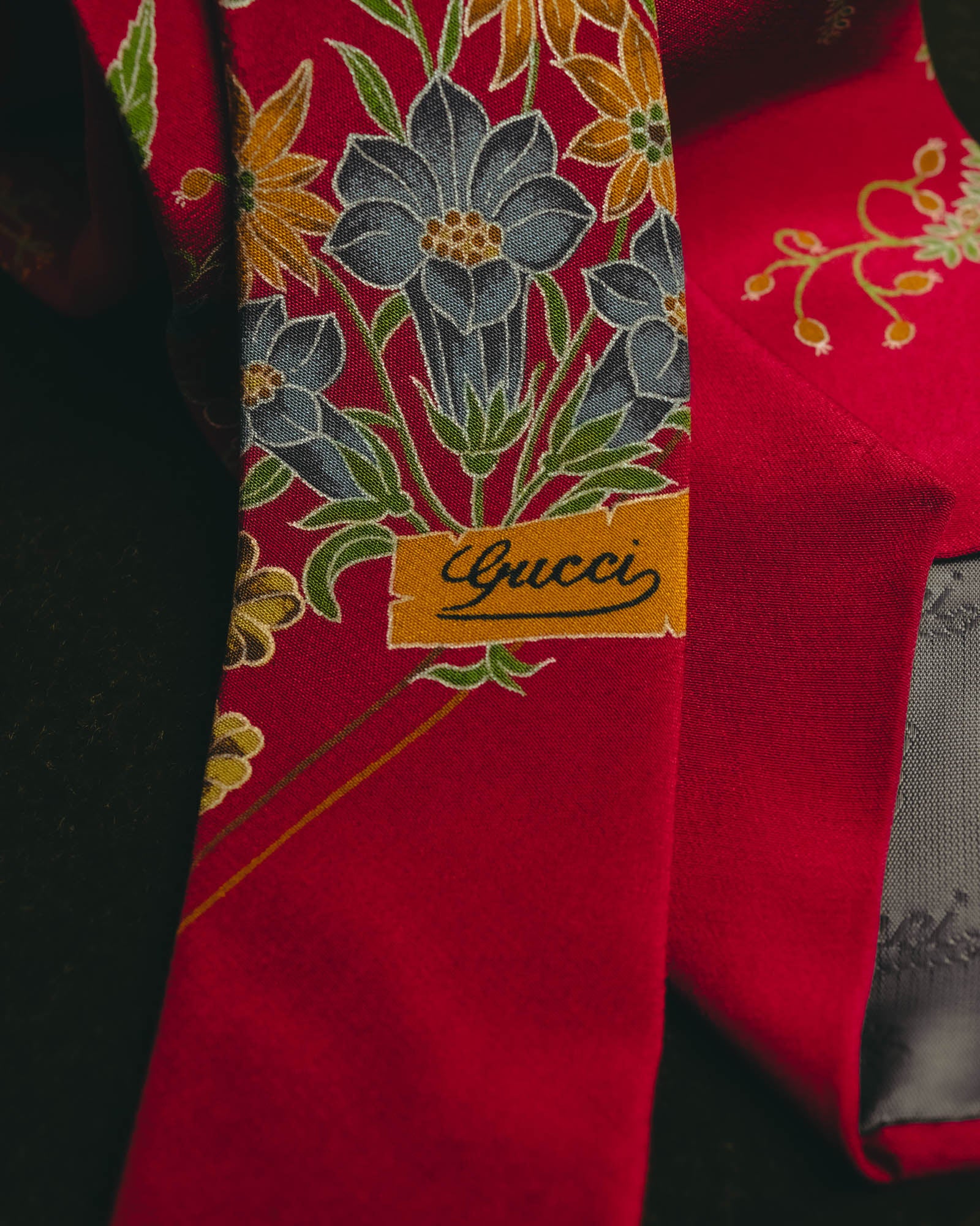 "GUCCI" 70's-80's Floral silk scarf tie
