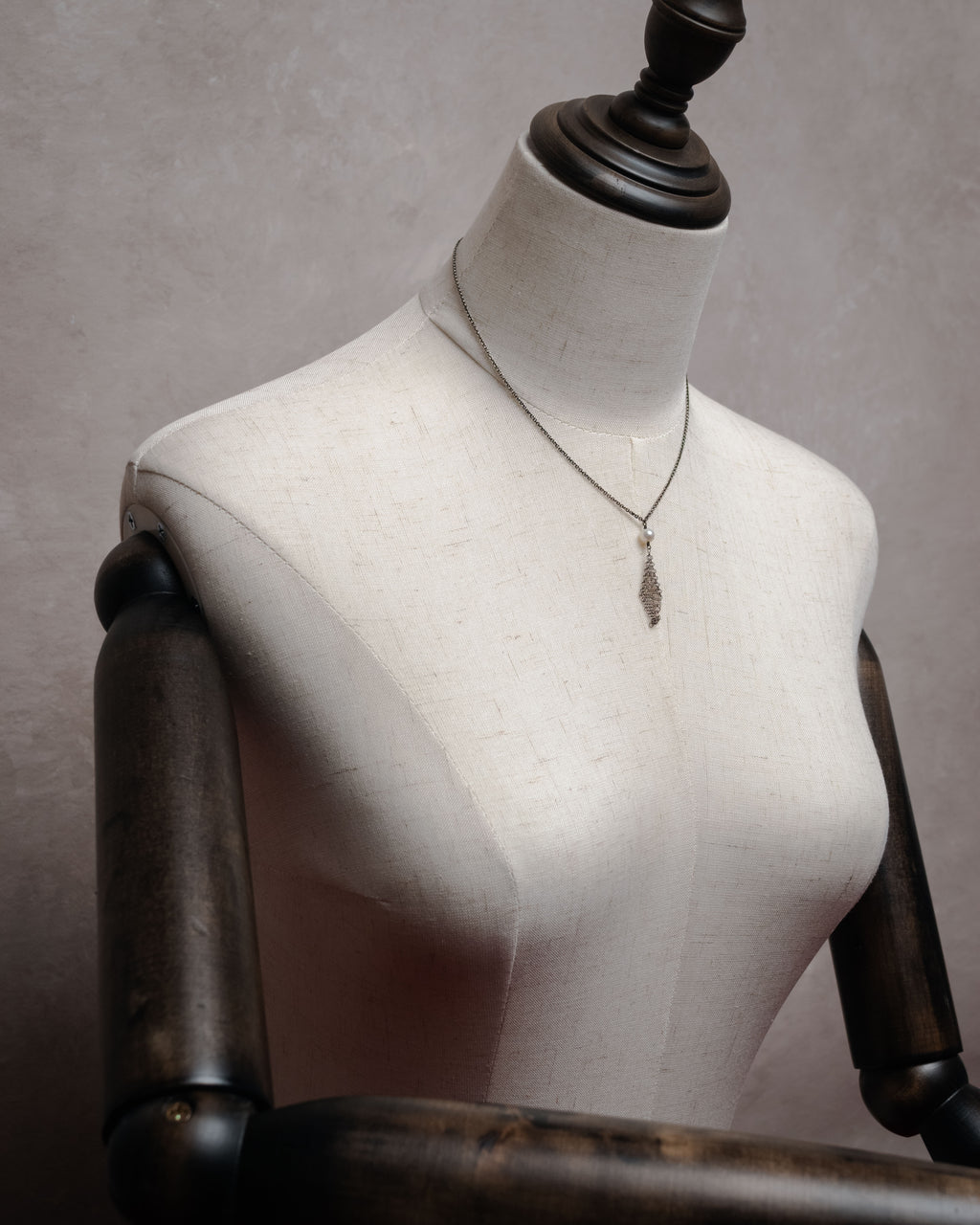 “TIFFANY & CO.” 1990-2005 Pearl mesh drop necklace