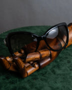 "GUCCI" Butterfly frame GG logo engraved sunglasses