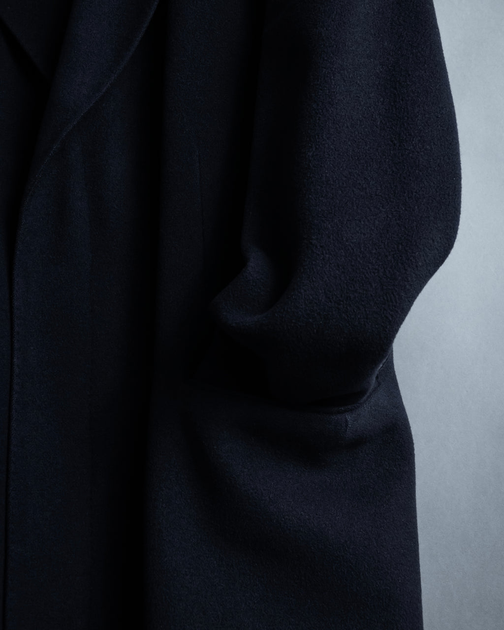 -SPECIAL- "BURBERRYS" 1980-1990's 
Classically tailored oversized 100% cashmere chester coat