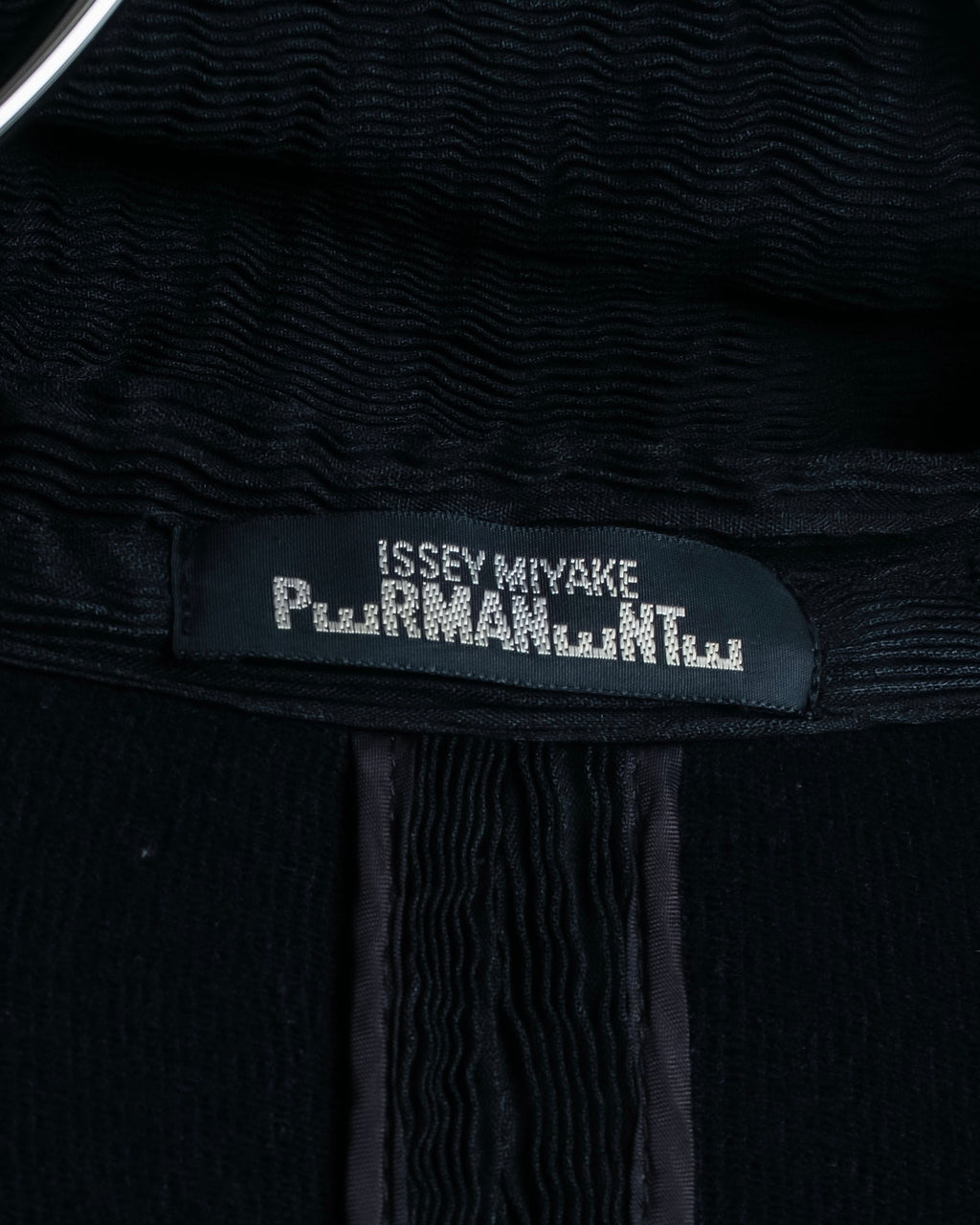 "ISSEY MIYAKE PERMANENT" Large shawl collar silk long cardigan