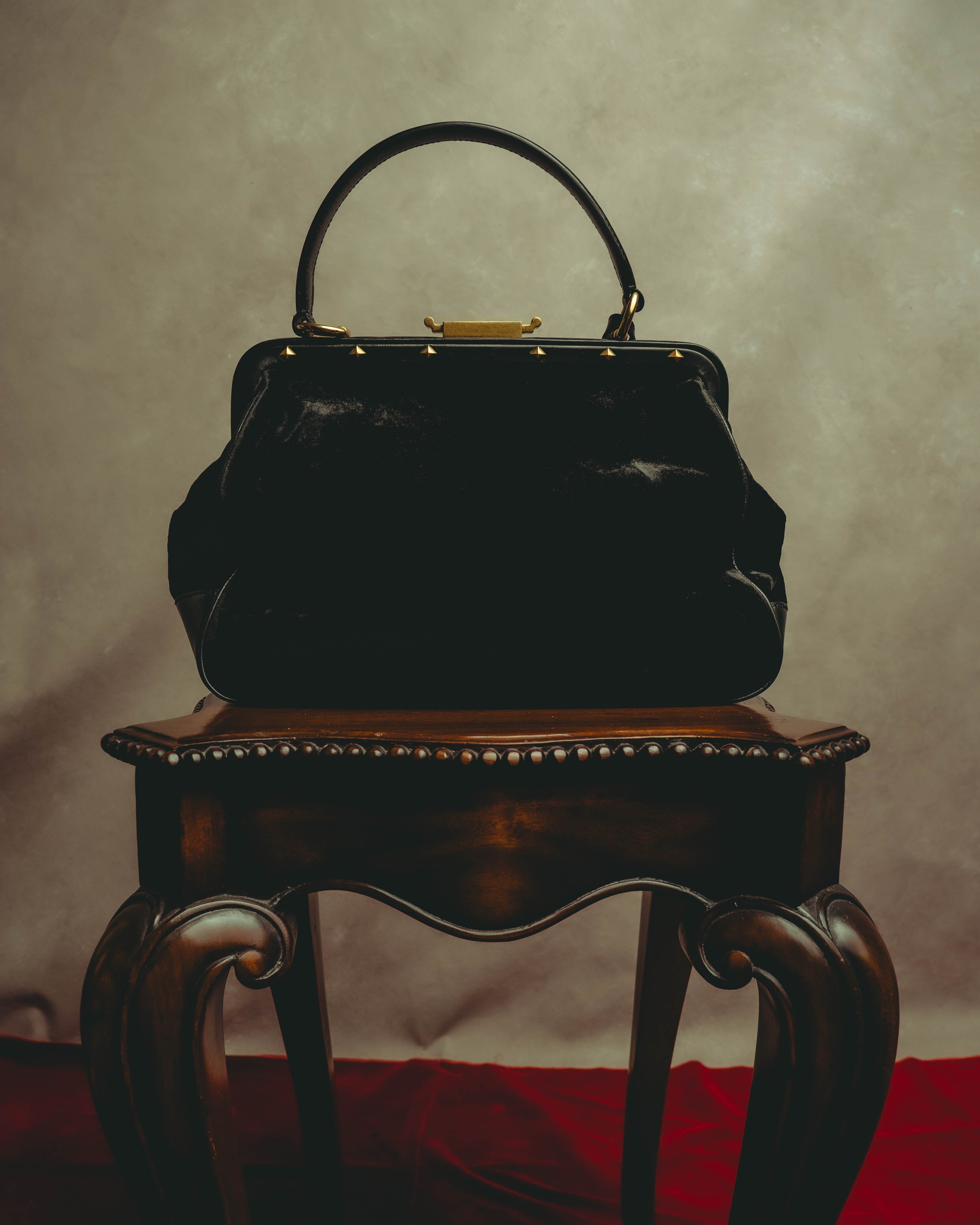 -SPECIAL- “GUCCI” 2012-2016 crossover-era crest studded doctor bag