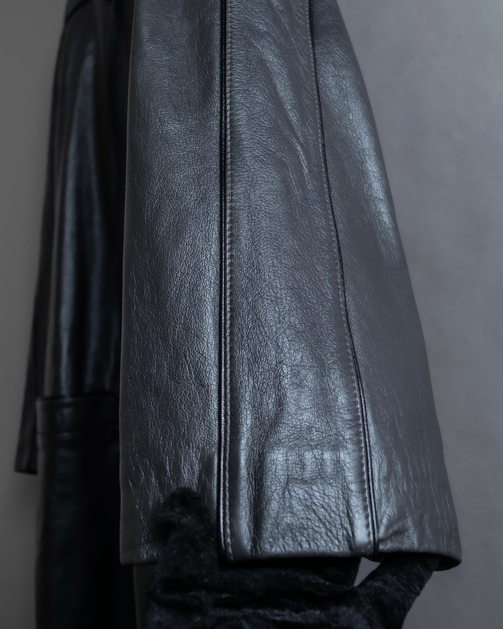 "VALENTINO" Power shoulder detail shape leather coat