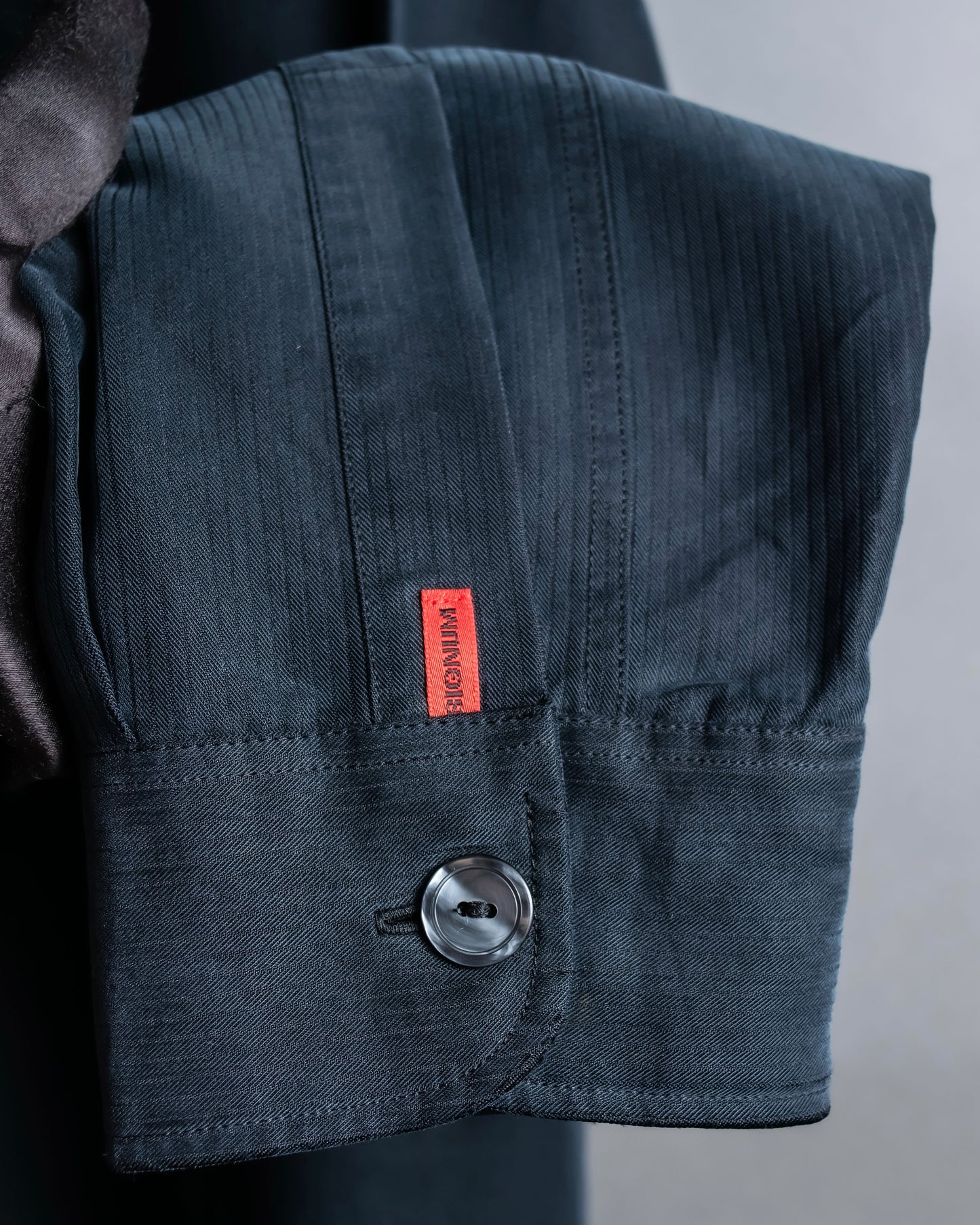 "SIGNUM" Vertical line relaxed fit black shirt