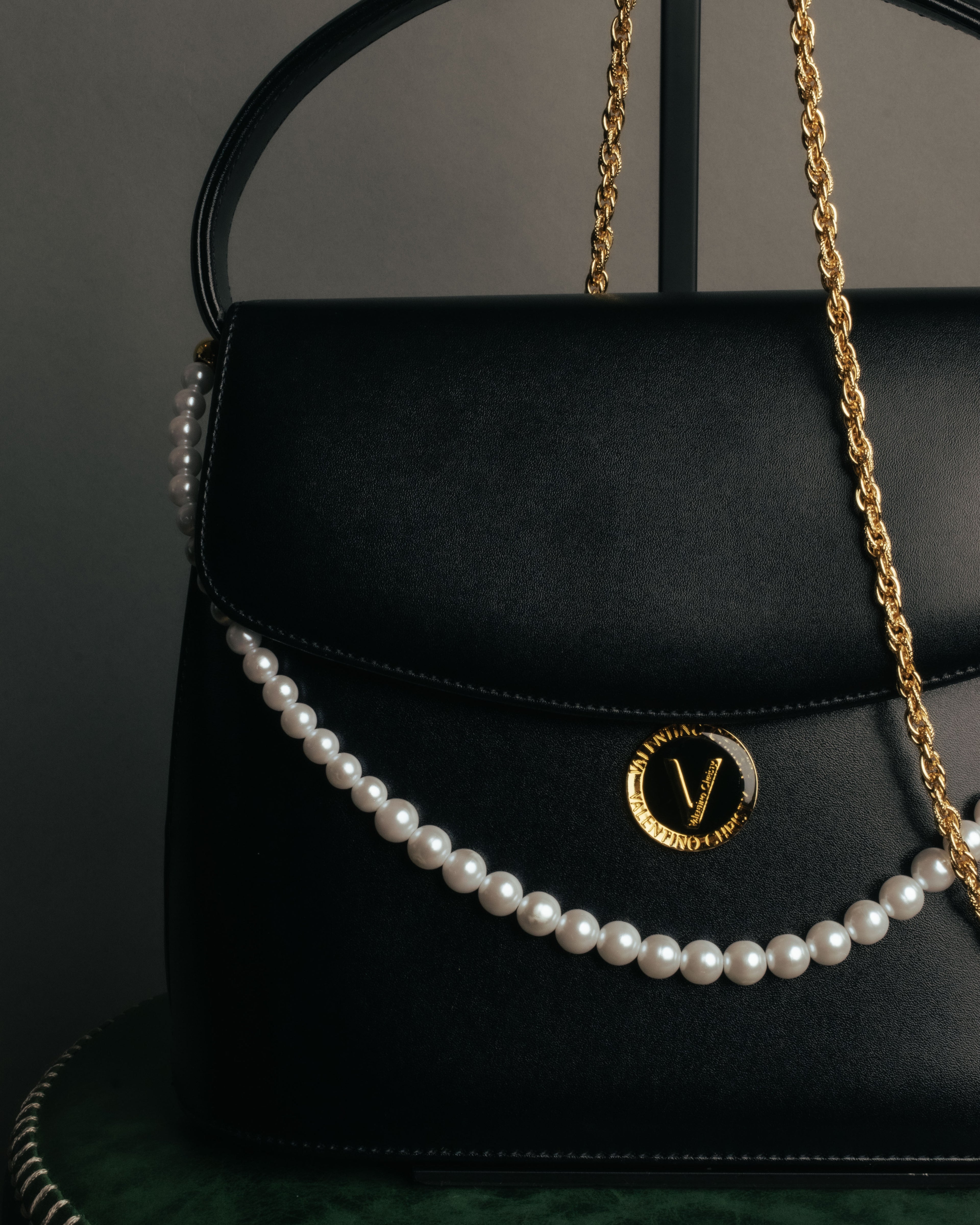 “VALENTINO CHRISTY” 80’s-90’s Pearl chain formal handbag