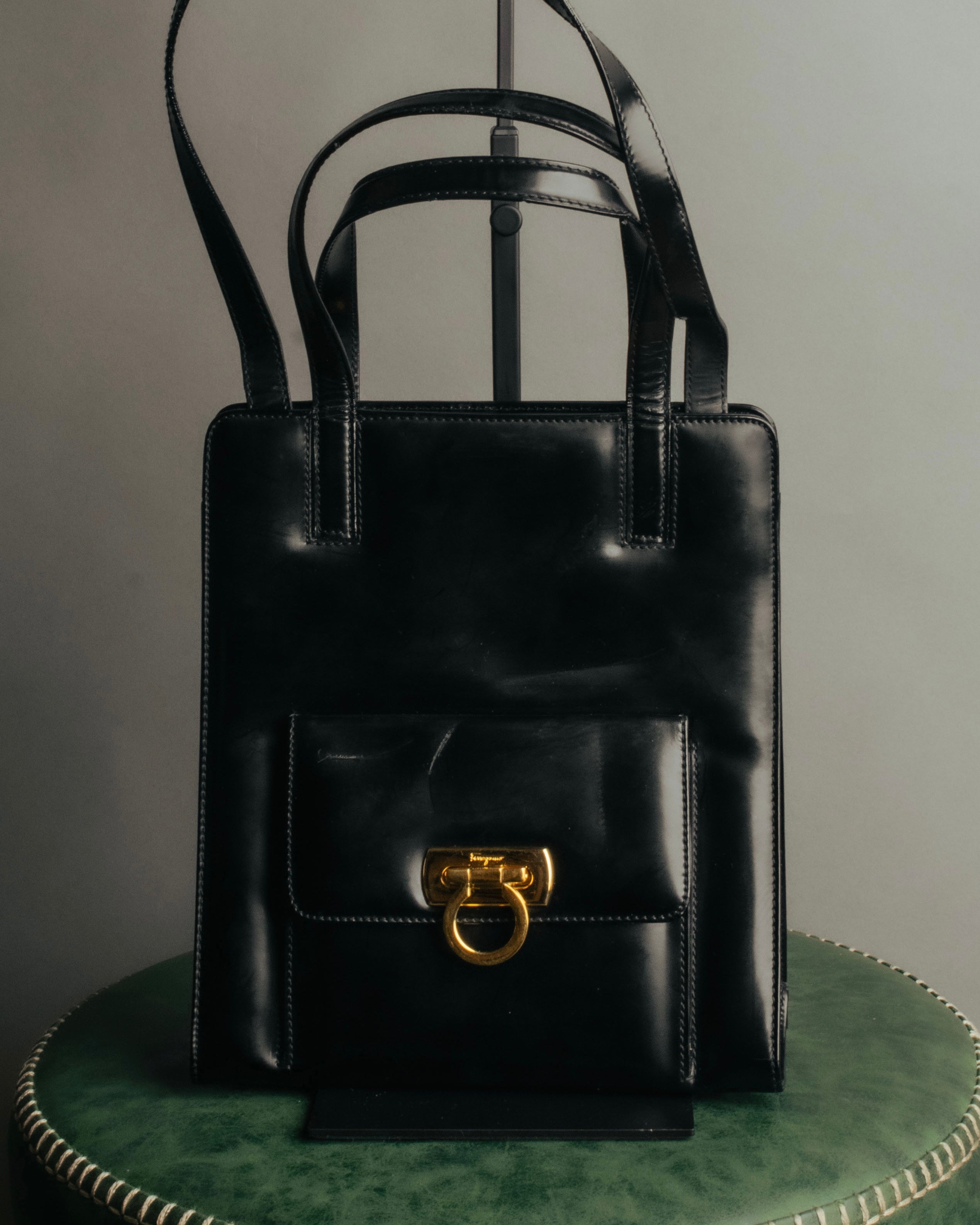 Salvatore Ferragamo“ 1998-2003 Gancini patent leather handbag – MOOD