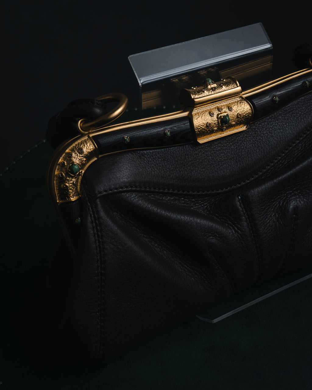 –SPECIAL– "VALENTINO GARAVANI"
00’s Jeweled frame leather bag