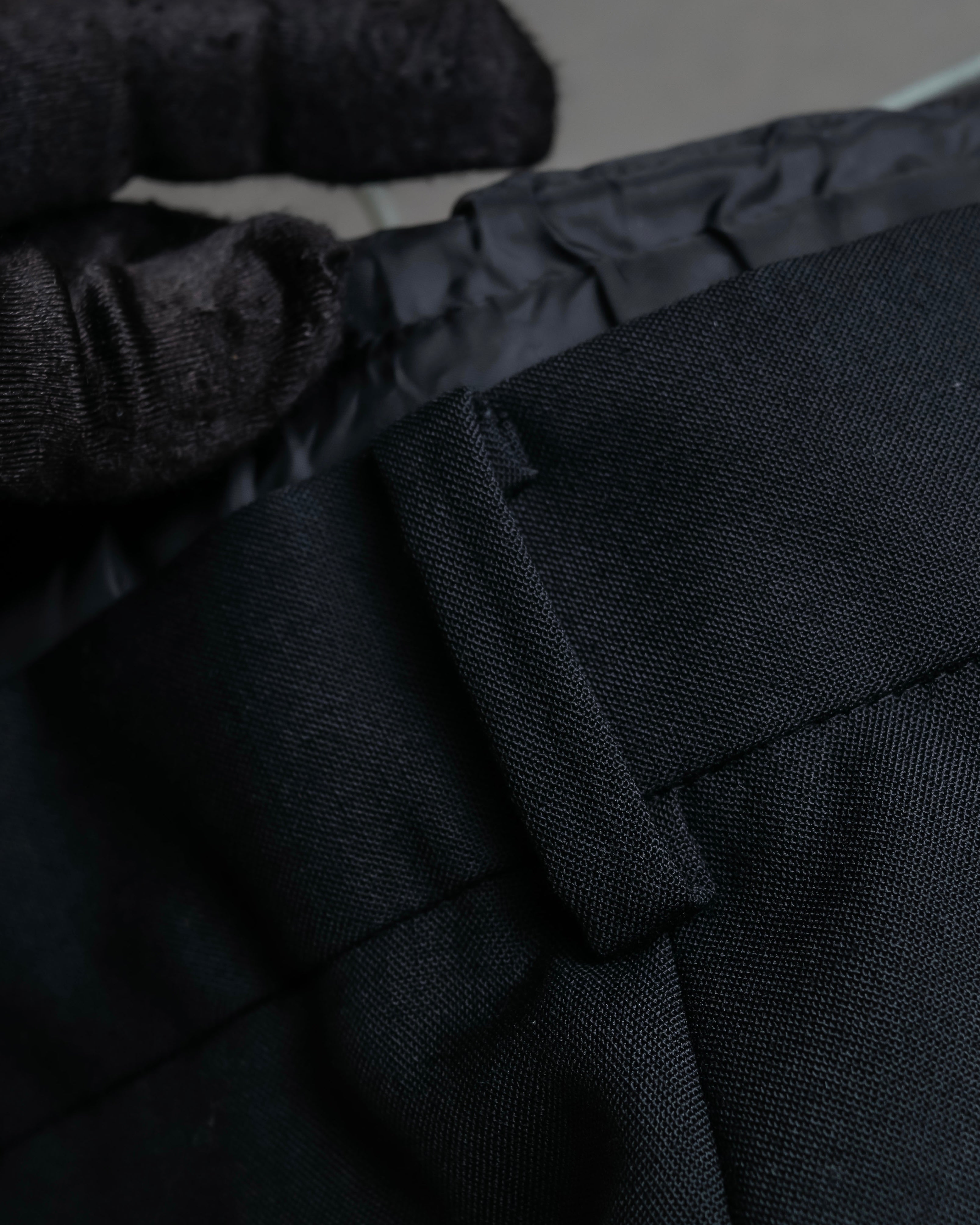 "sacai" Satin line design tapered slacks