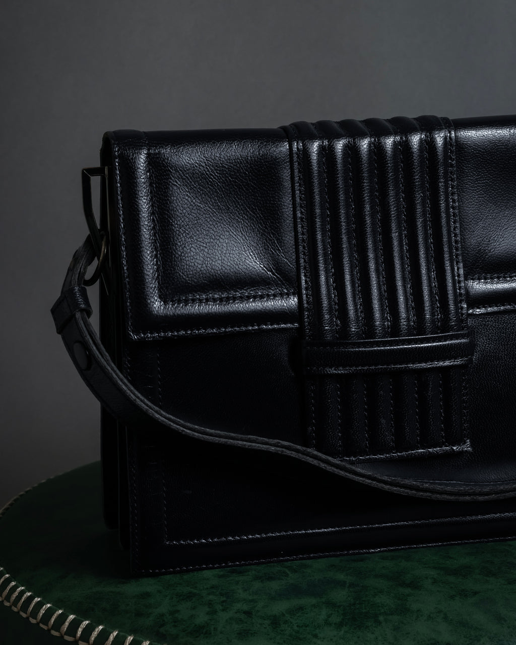 "YVES SAINT LAURENT" Straight ridge design square forum leather bag