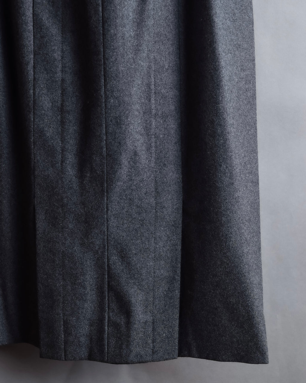 "CHANEL" 90's Gold button design straight line skirt