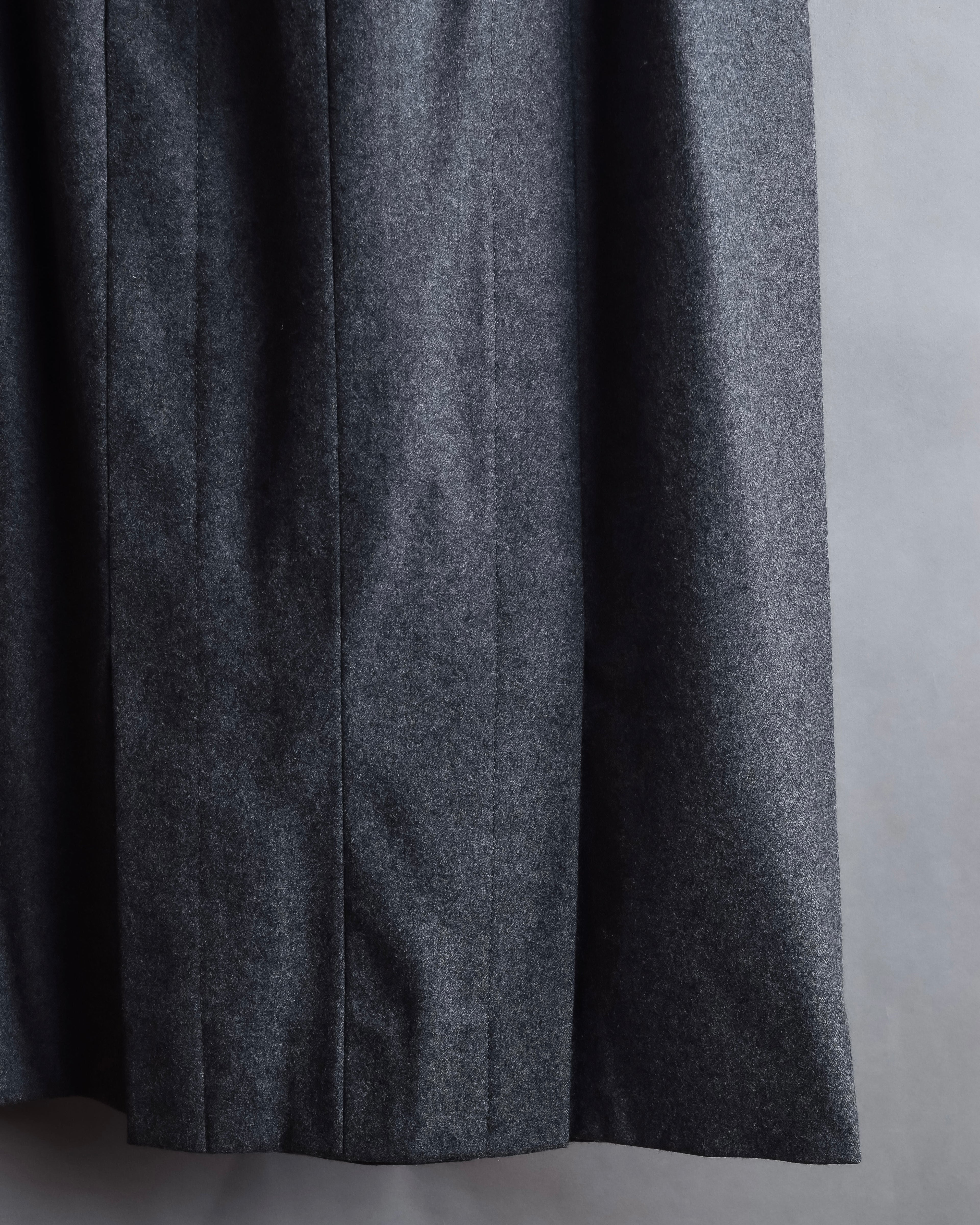 "CHANEL" 90's Gold button design straight line skirt