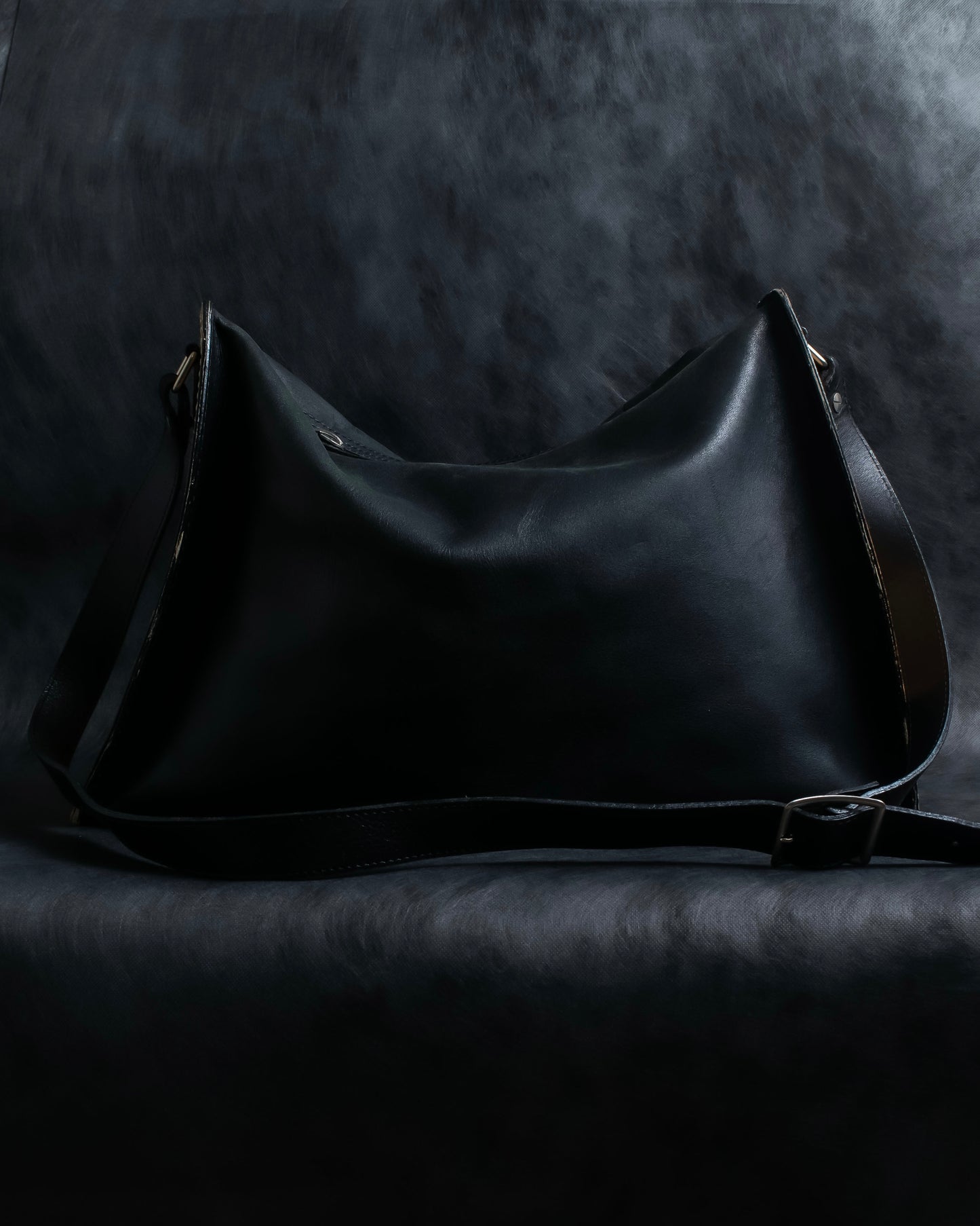 "MASAKI MATSUSHIMA" Outer zipper design leather shoulder bag