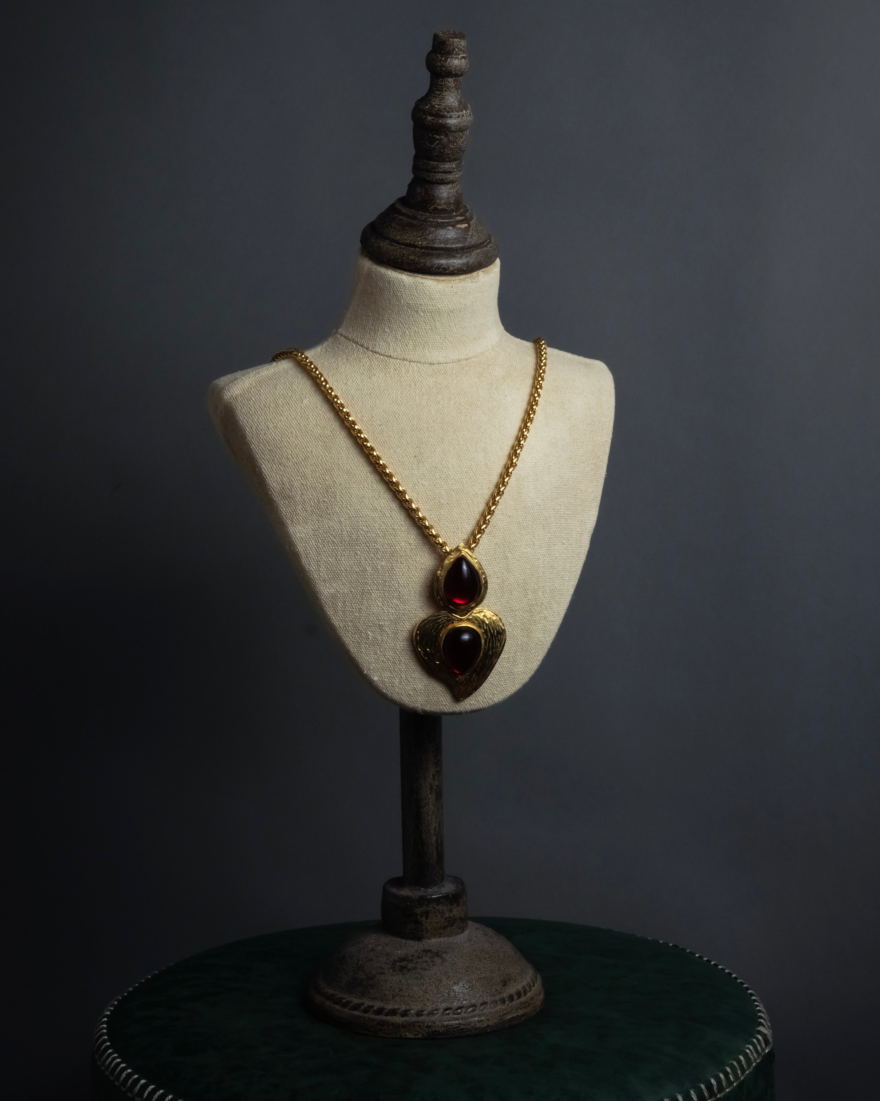 "YVES SAINT LAURENT" Vintage drop motif gold chain necklace