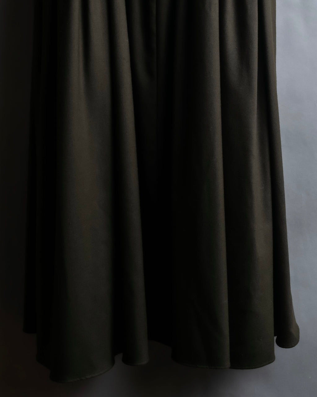 "SUPPORT SURFACE" Belted gather design flare long skirt