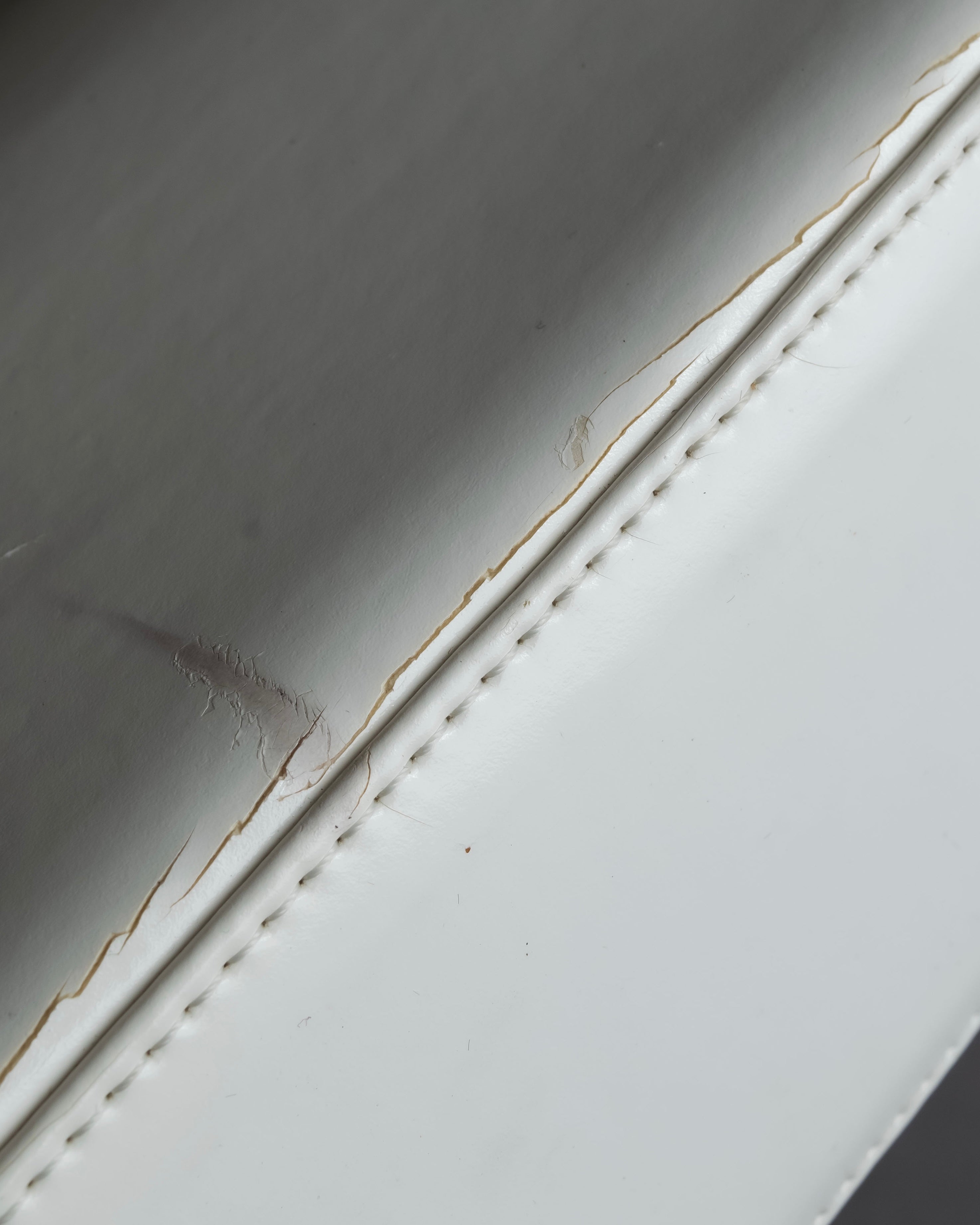 "YVES SAINT LAURENT" Clasp design chain shoulder patent leather bag