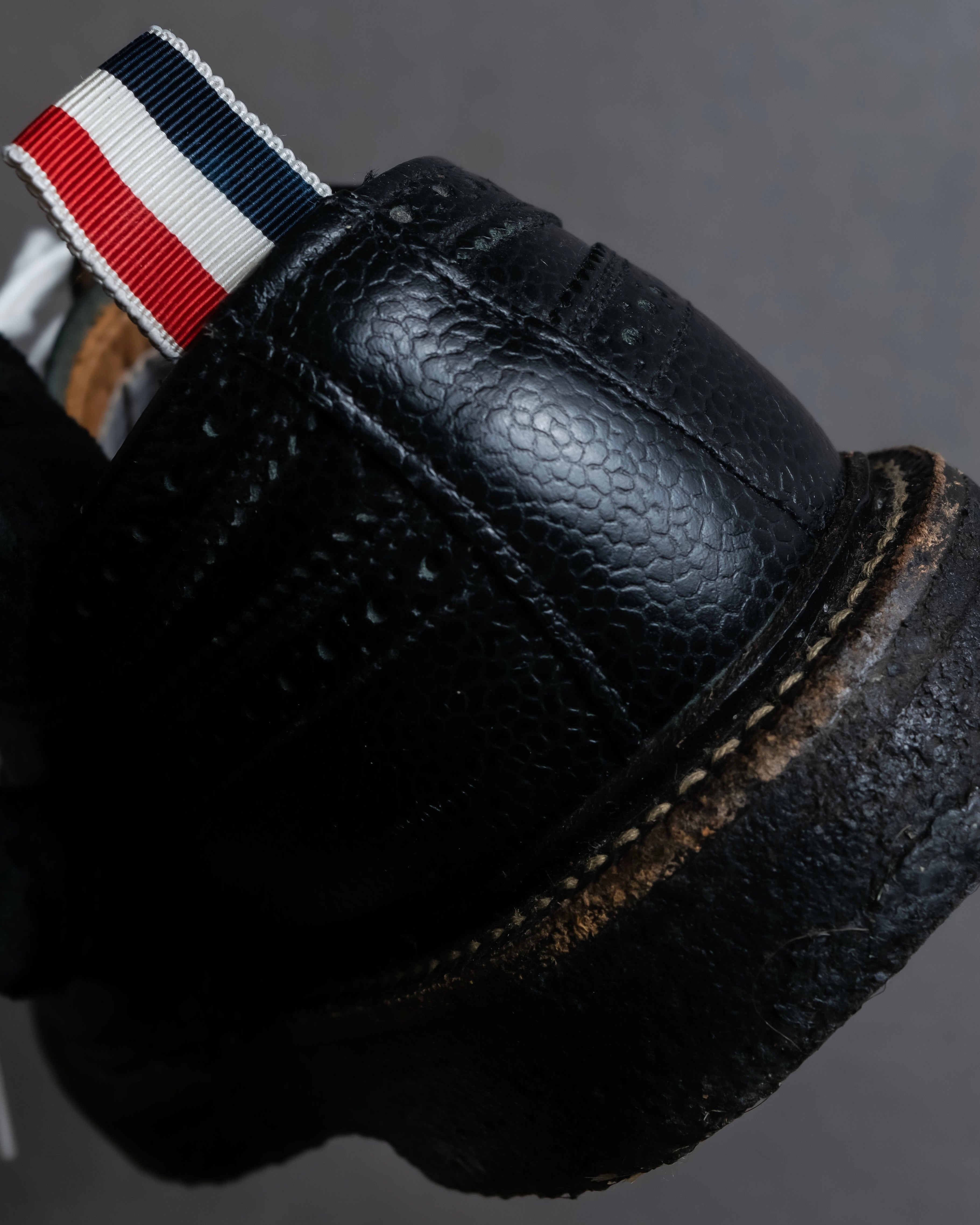 "THOM BROWNE" Wingtip design rubber sole leather shoes