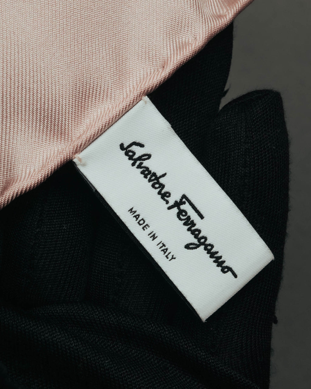 "Salvatore Ferragamo" 90's-00's Elegant floral silk scarf