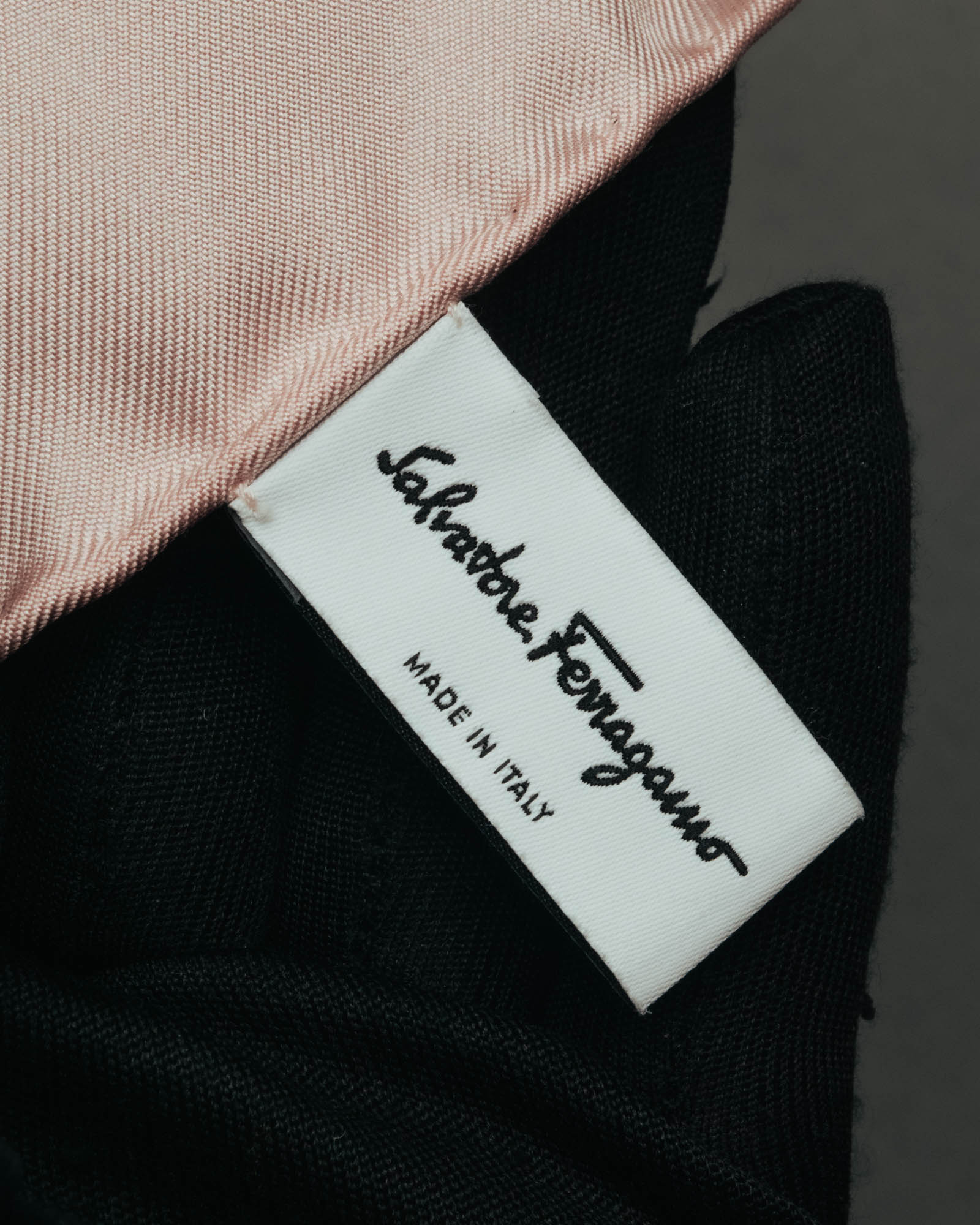 "Salvatore Ferragamo" 90's-00's Elegant floral silk scarf