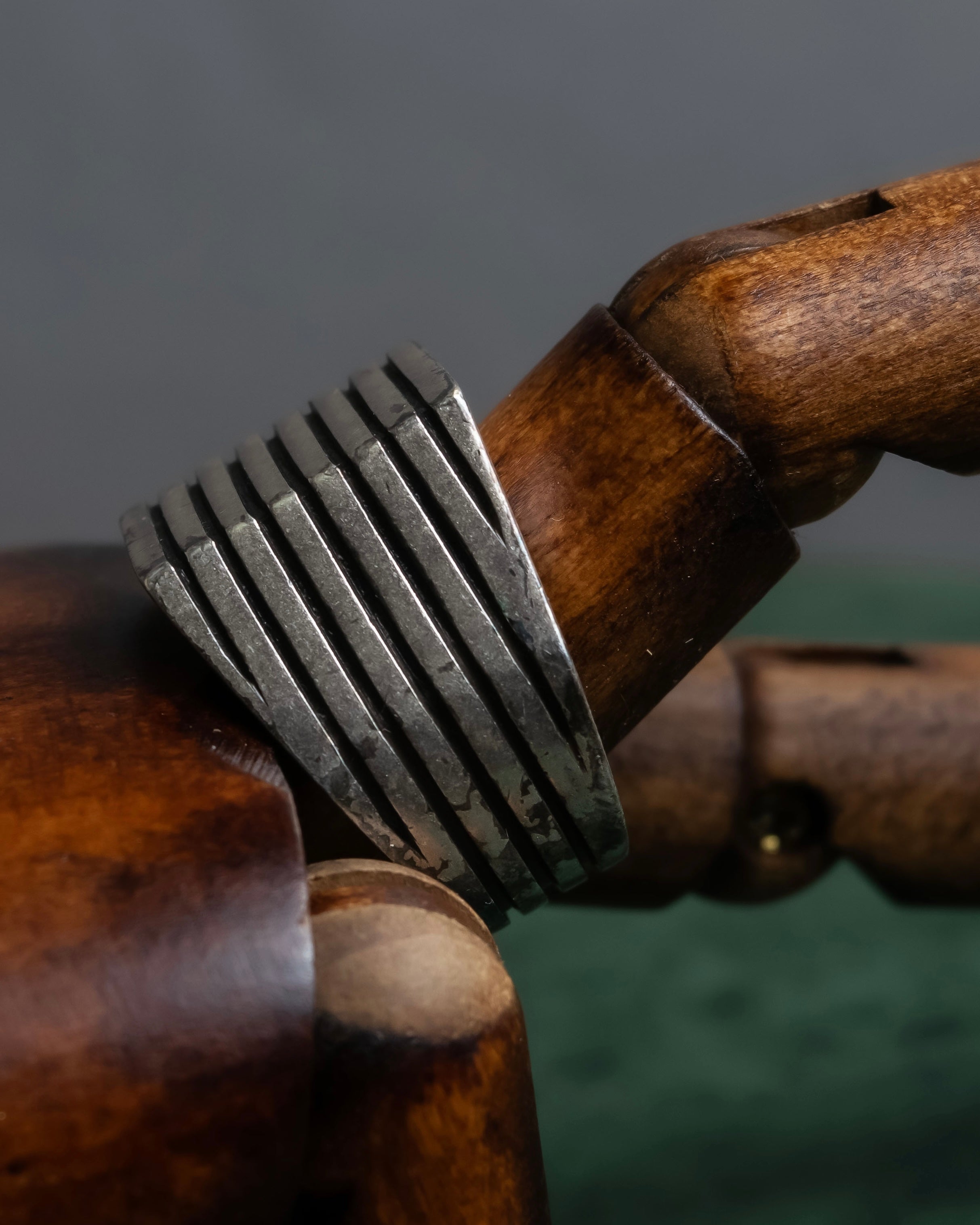 "MAISON MARGIELA" Square-shaped continuous design silver ring