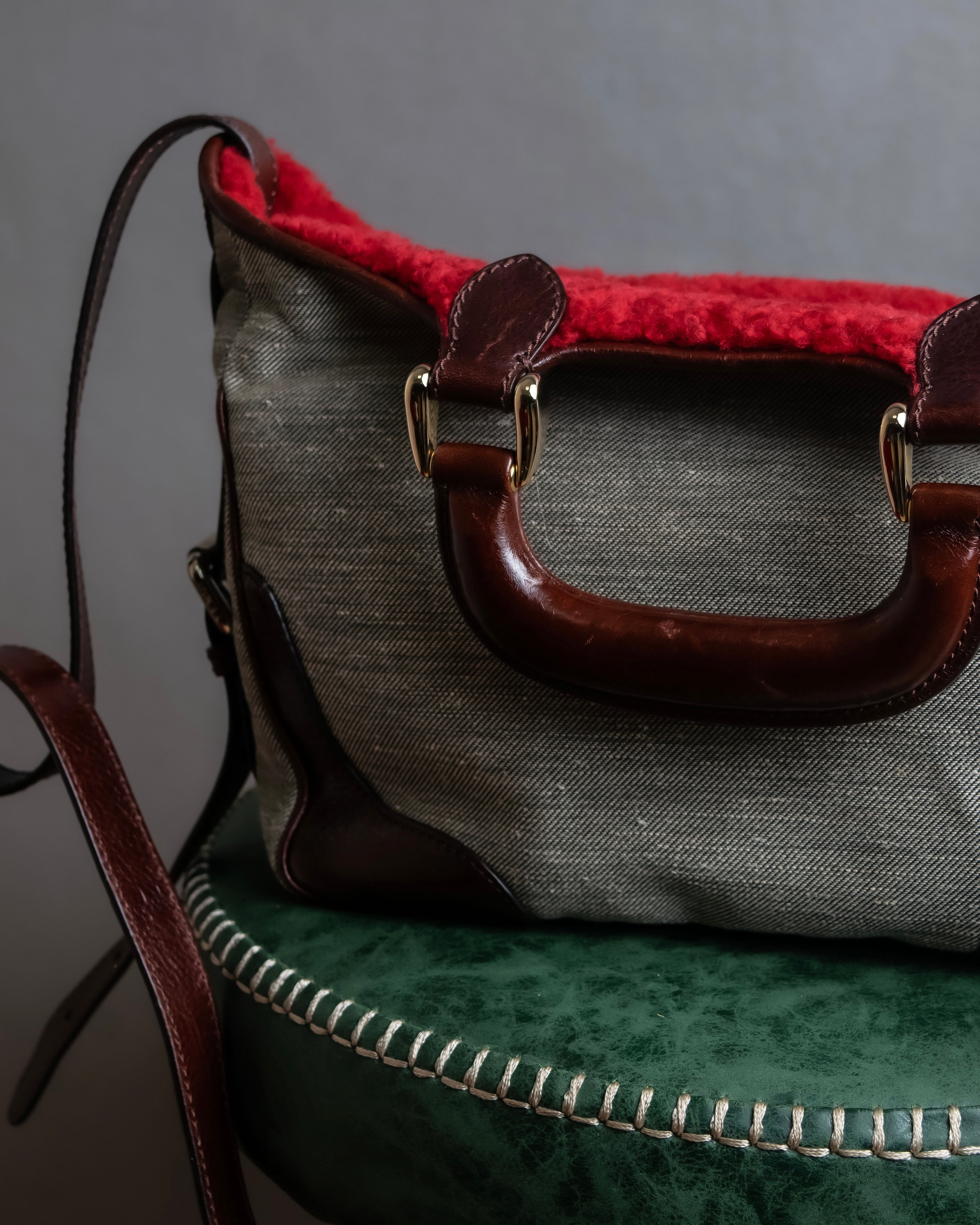 "FENDI" Animal embroidery design boa combination shoulder bag