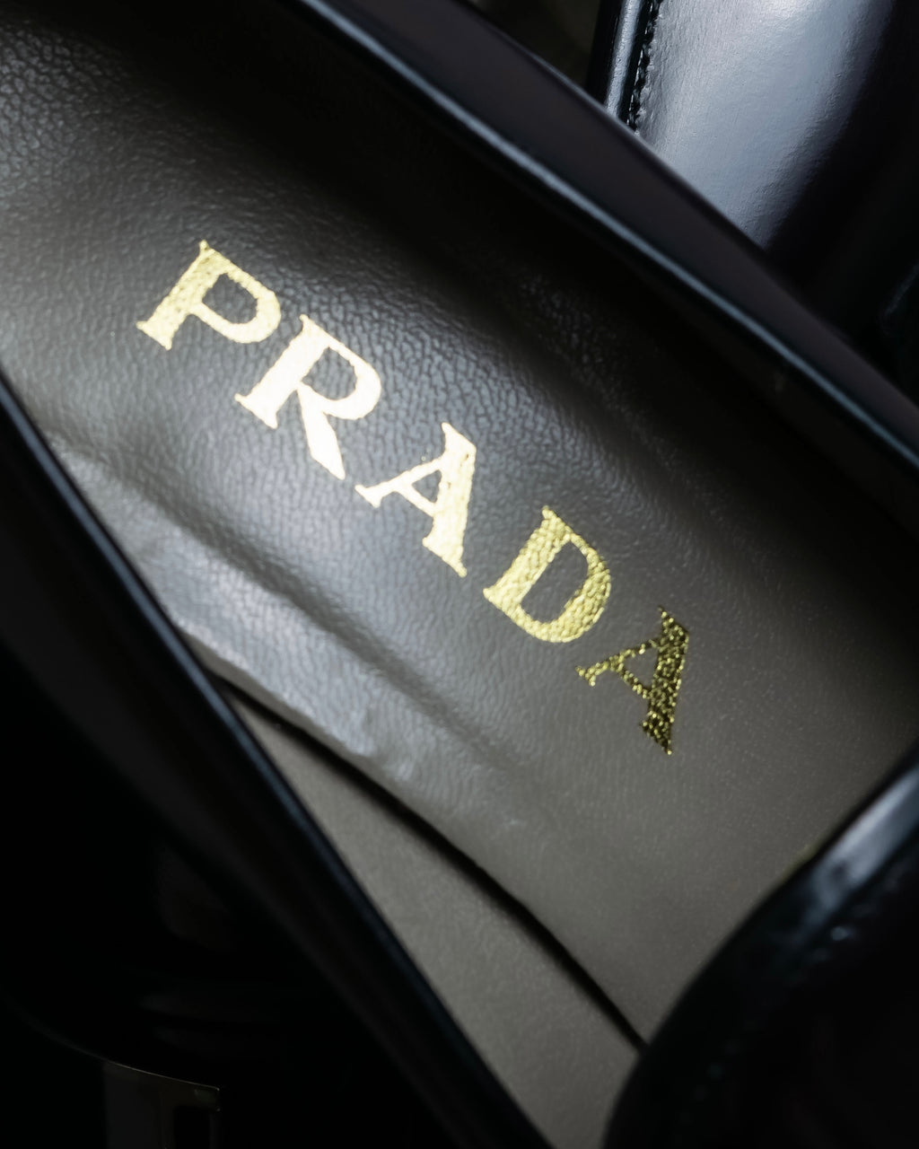 "PRADA" Metal band design leather heel loafers
