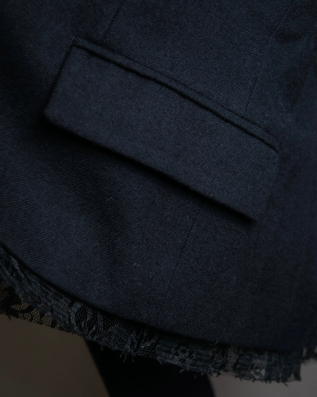 "tricot COMME des GARCONS" 
2001AW Lace-switched design tailored jacket