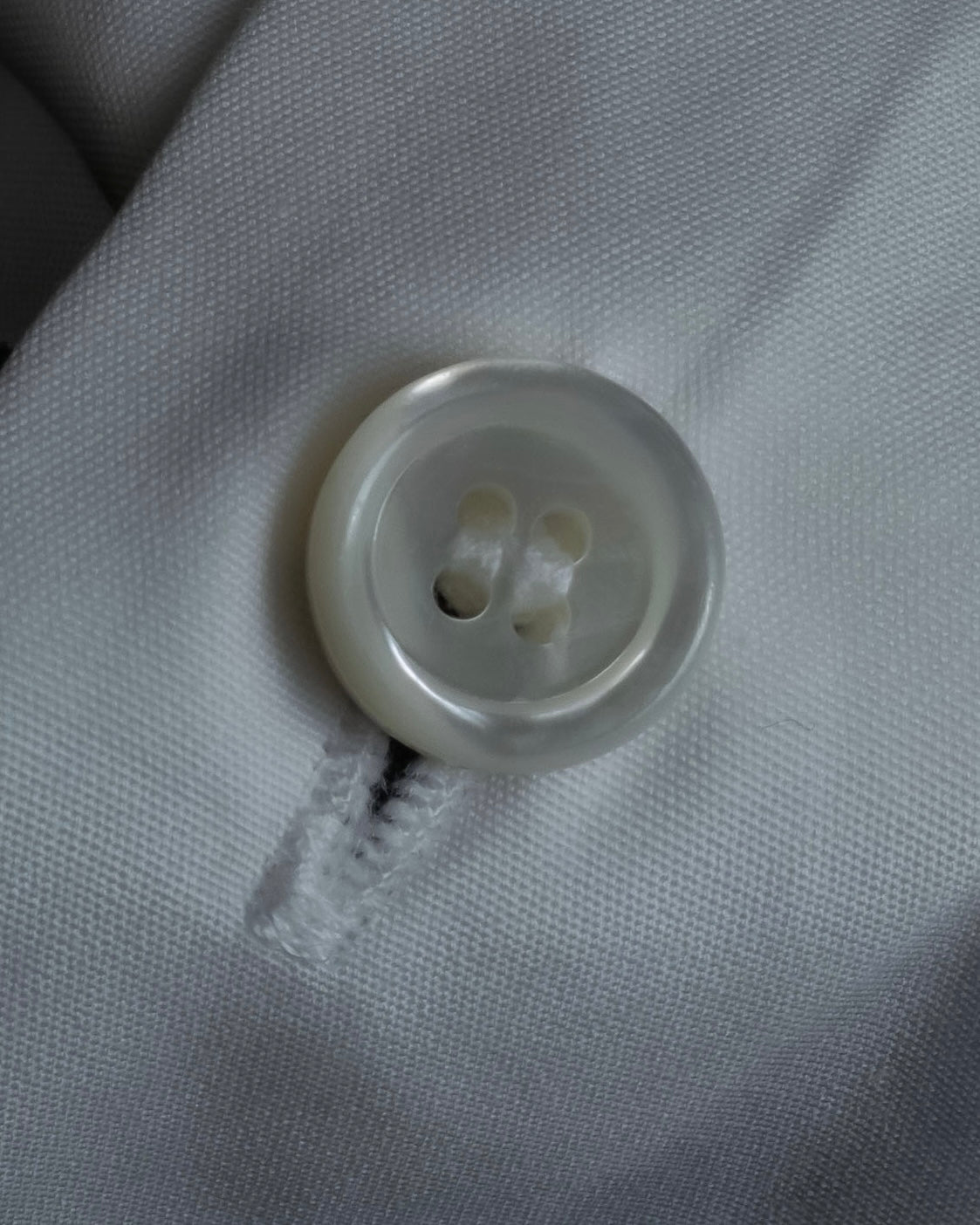 "BURBERRY" Wide collar embroidered emblem white shirt