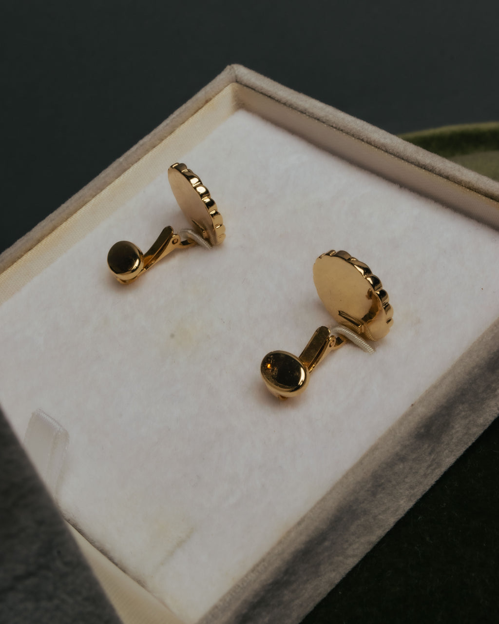 “Christian Dior” 80’s-90’s Laurel rope motif D logo earrings