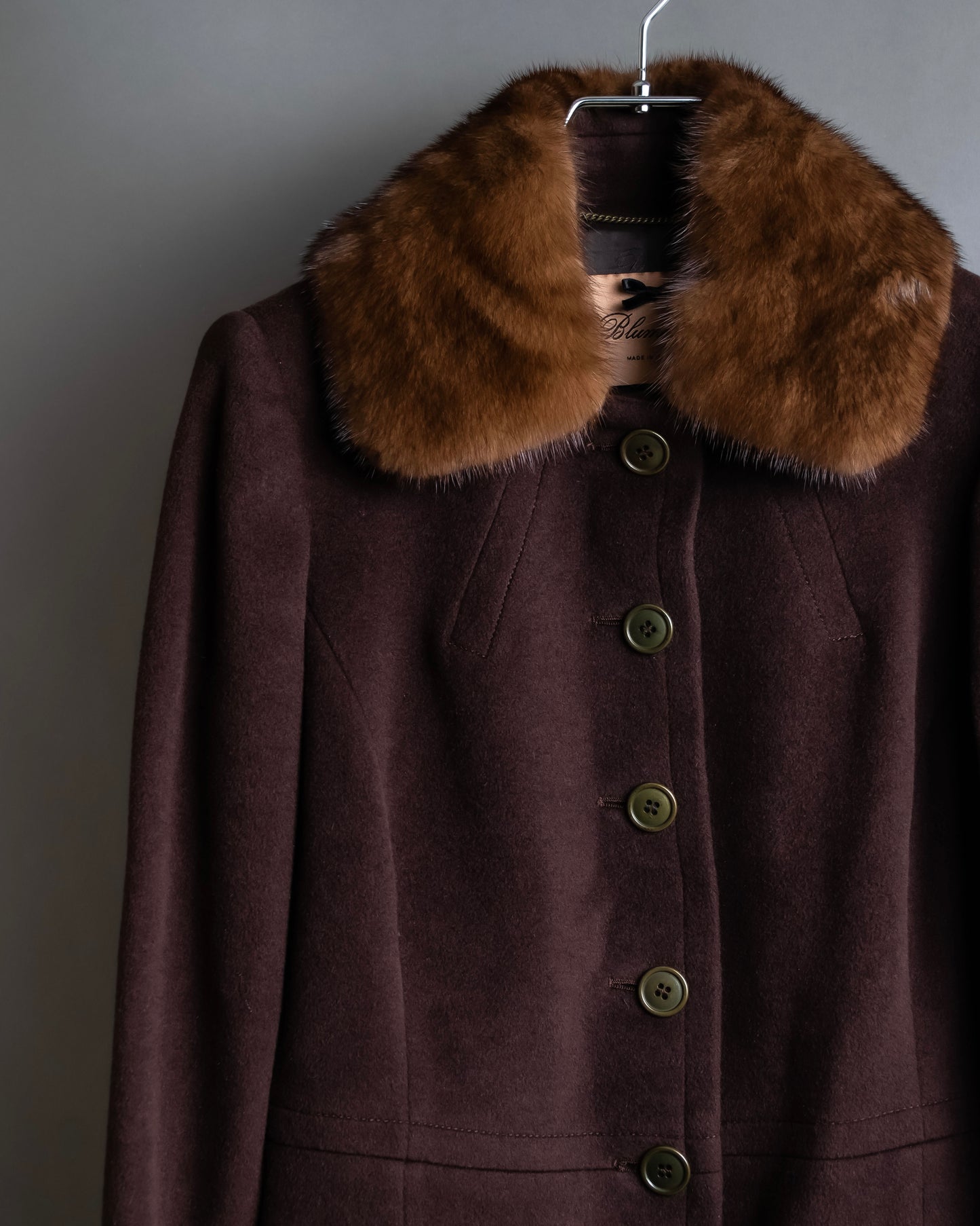 "Vintage fur collar waist shape A-line coat"