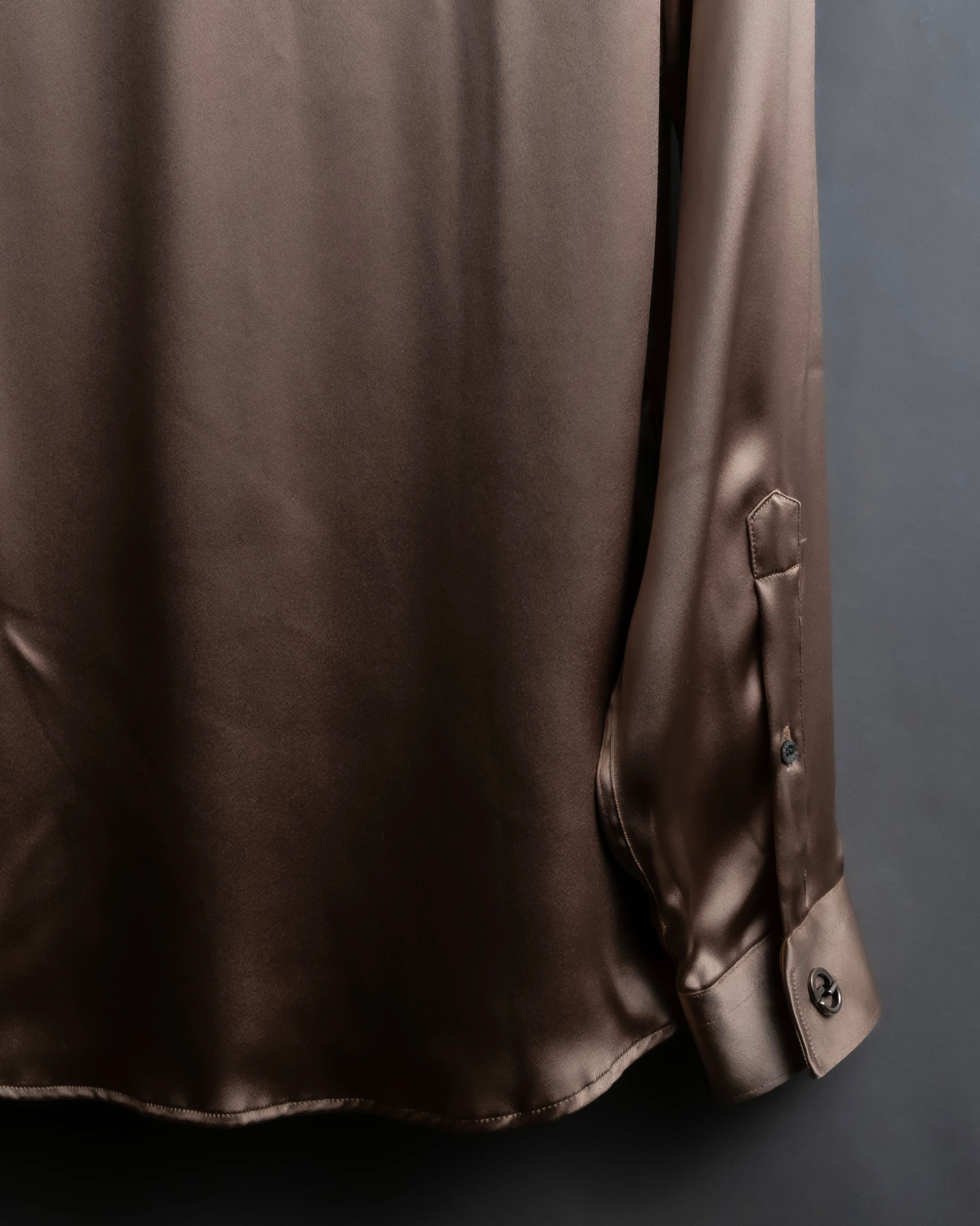 "GUCCI" Ecru beige glossy wide collar shirt