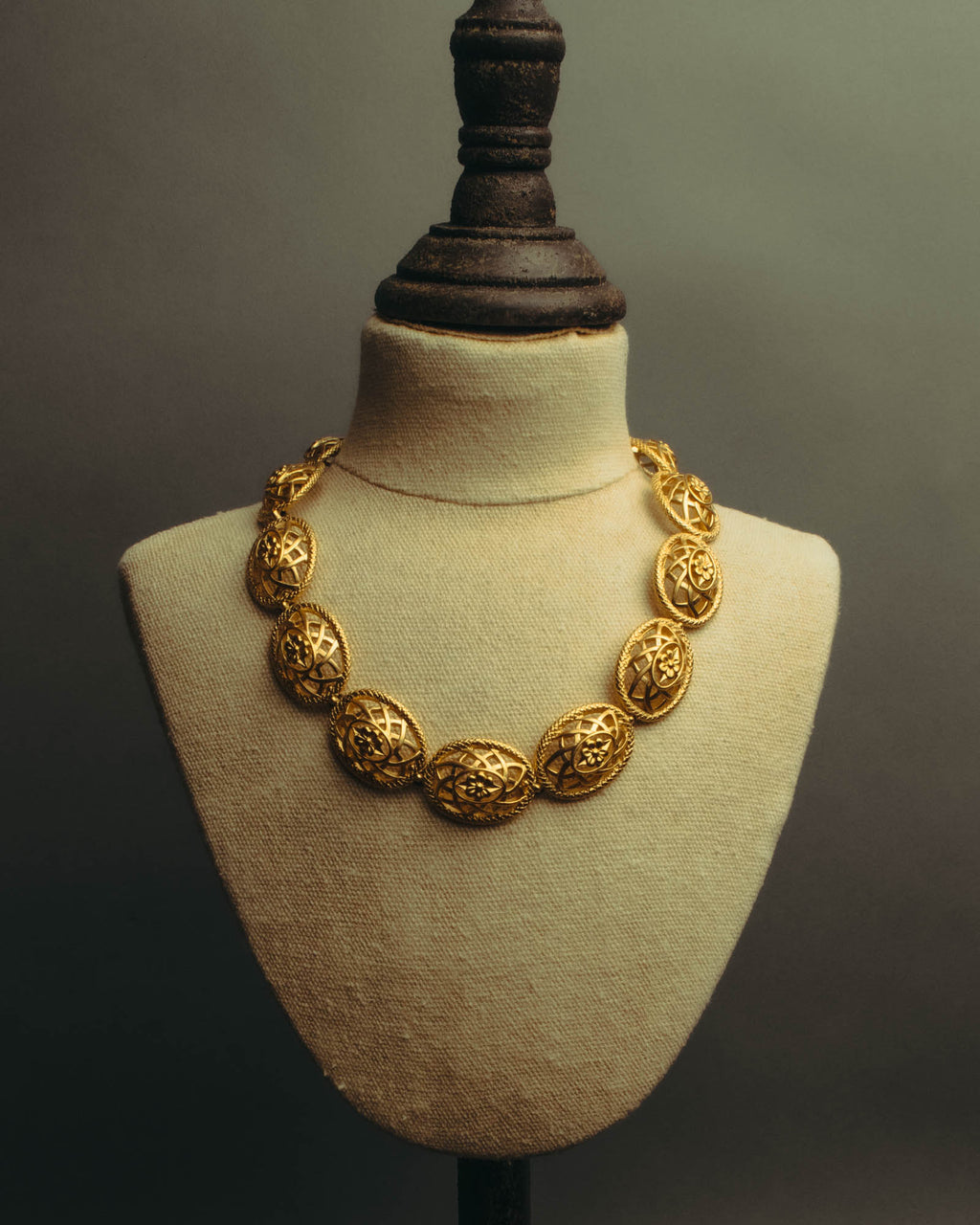 “Nina Ricci” 80’s-90’s floral openwork link necklace