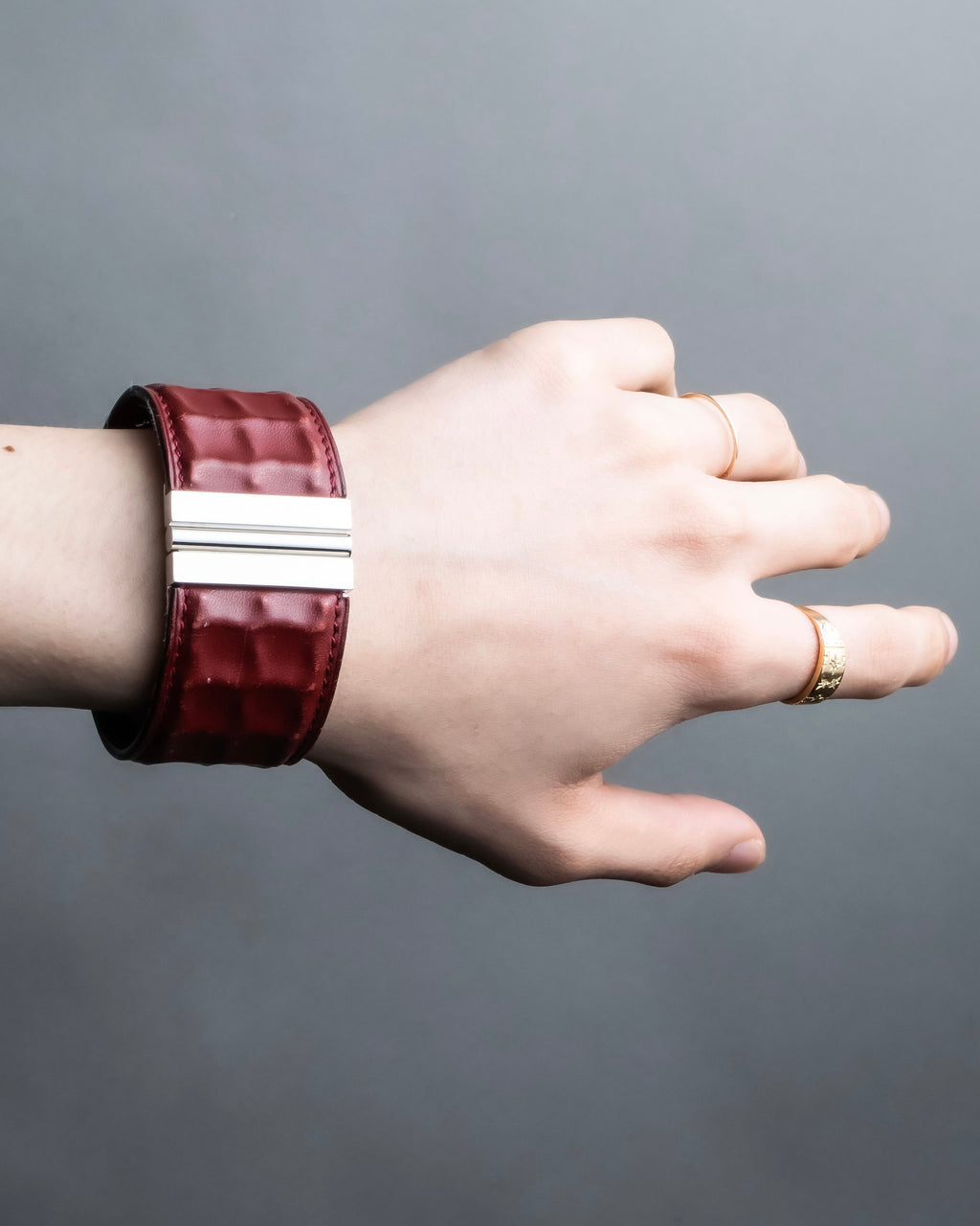 "HERMES" Deutch processing wide leather bracelet