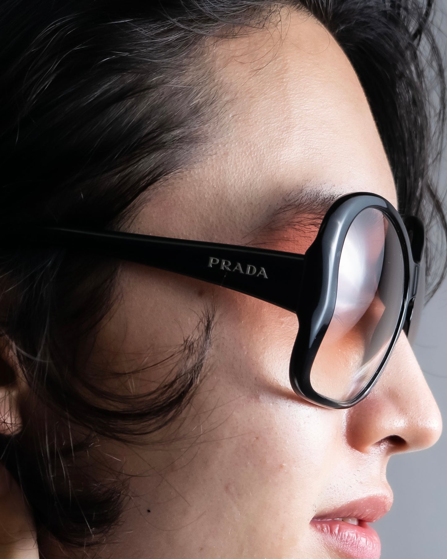 "PRADA" Butterfly frame logo engraved sunglasses