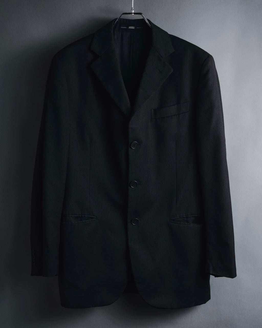 "GIANFRANCO FERRE" 90’s-00’s architecturally tailored three button wool blazer