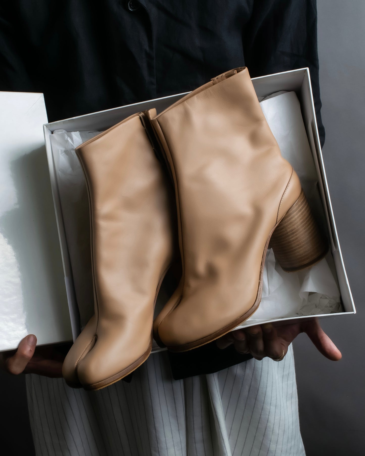 "MAISON MARGIELA" Calf leather beige color tabi boots