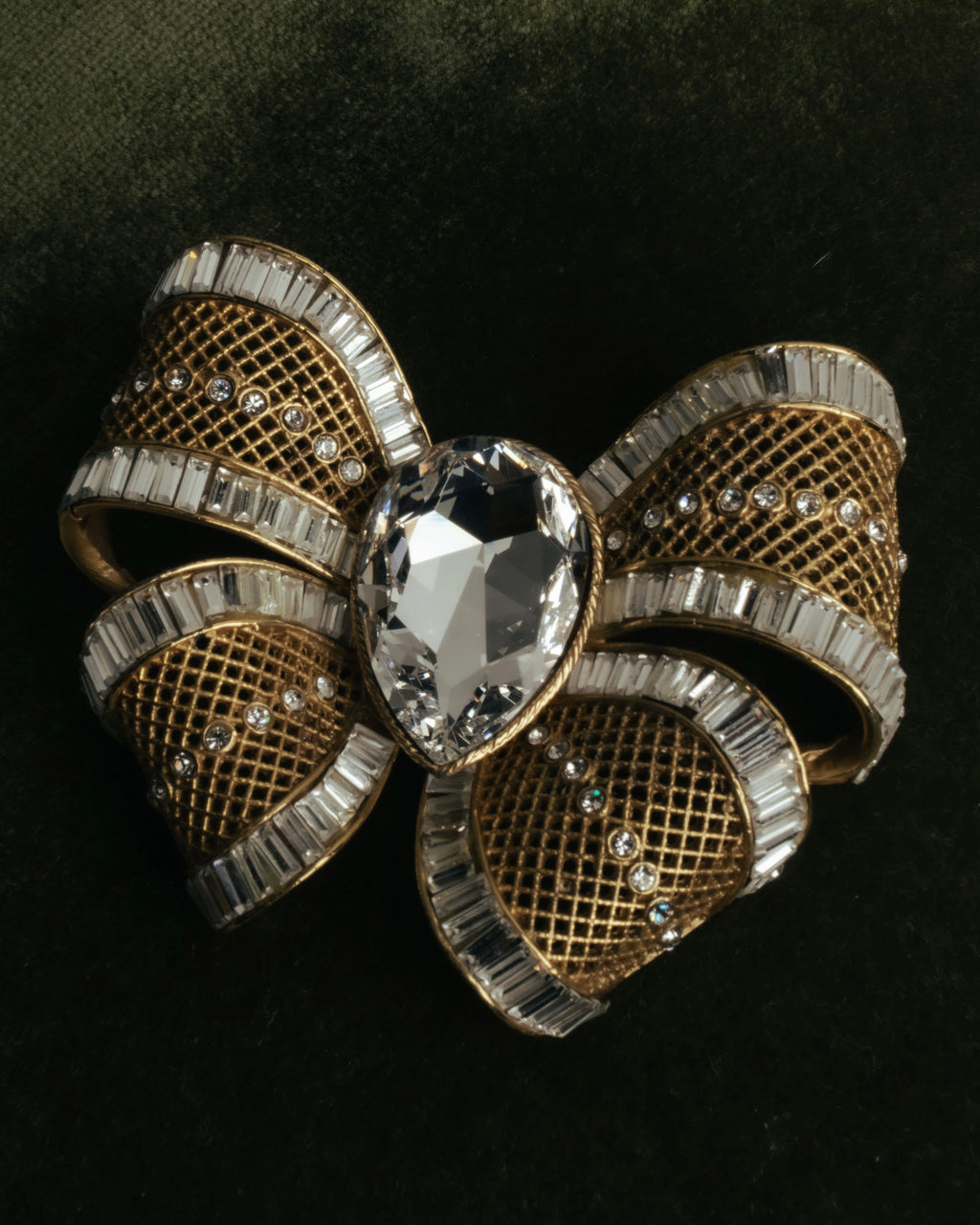 “HANAE MORI” 80’s-90’s Sculptural crystal bow brooch