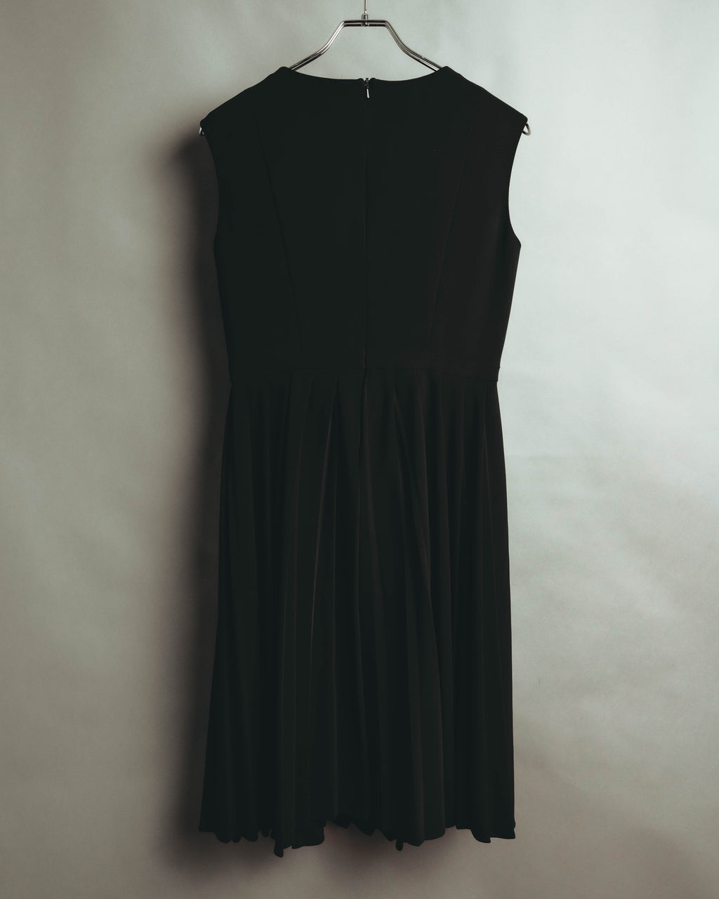"Max Mara Studio" 00's-10's Elegant sleeveless pleated midi dress
