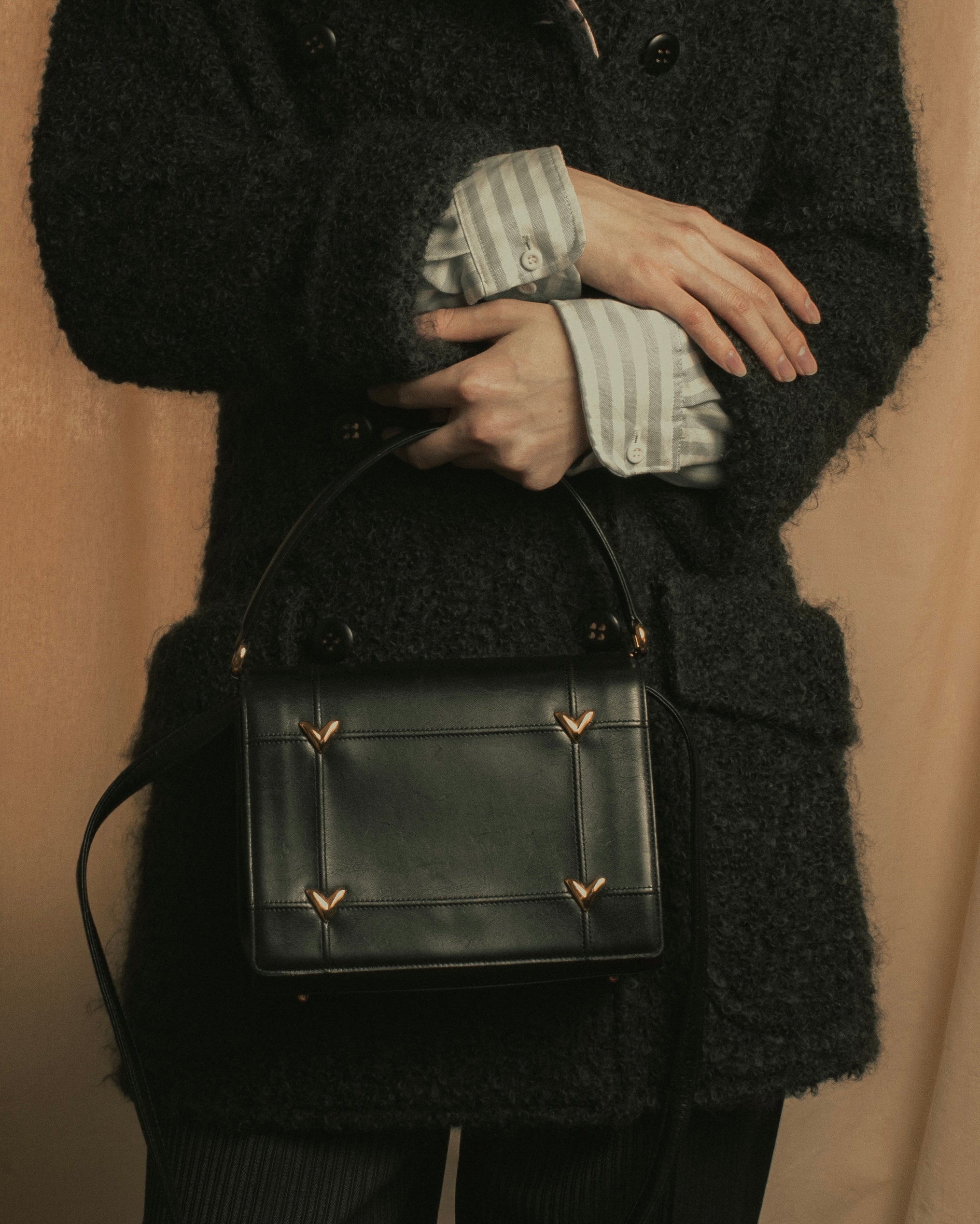 -SPECIAL- "VALENTINO GARAVANI" 90’s-00’s V corner hardware leather top handle bag