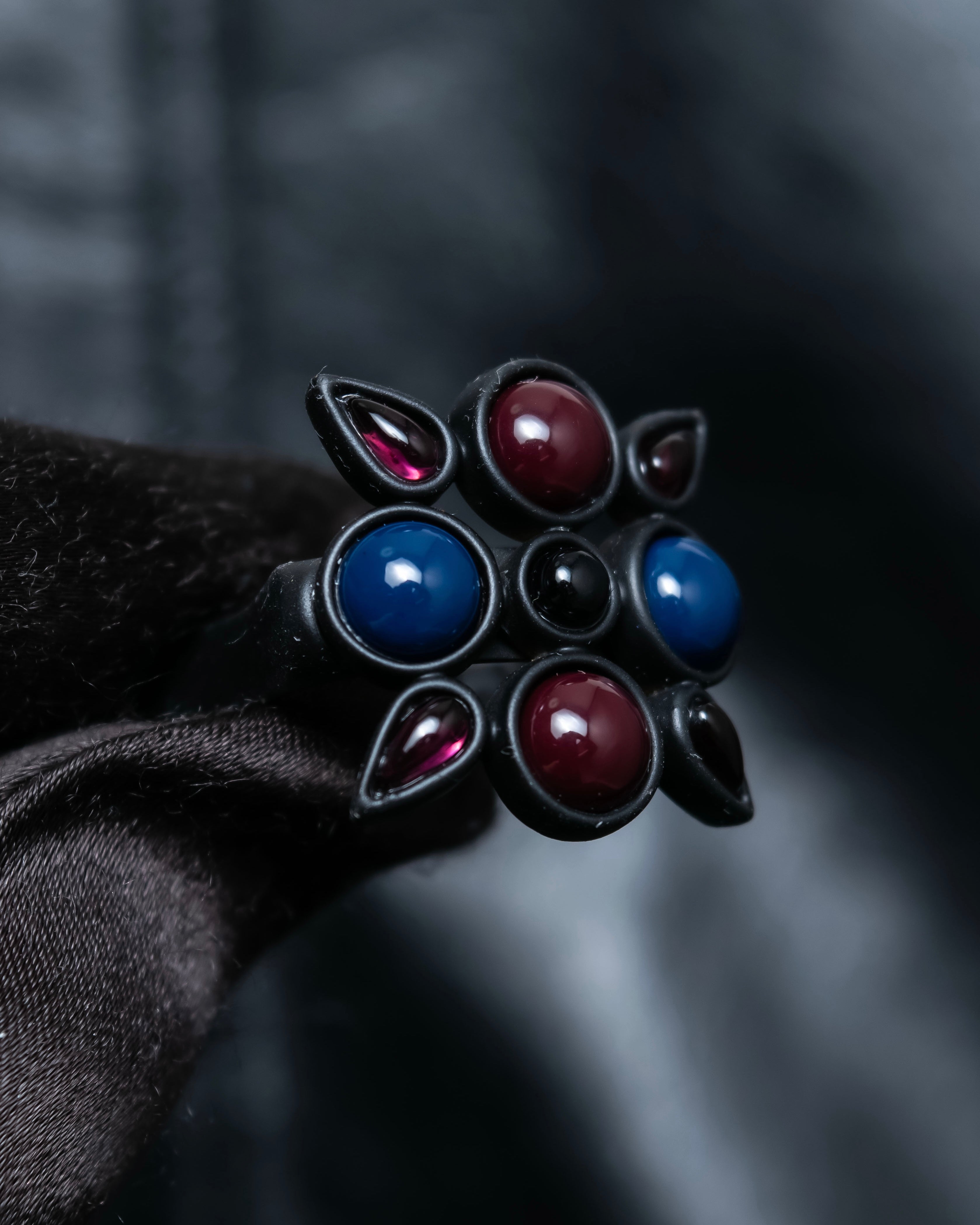 "LOUIS VUITTON"　Geometric color stone ring