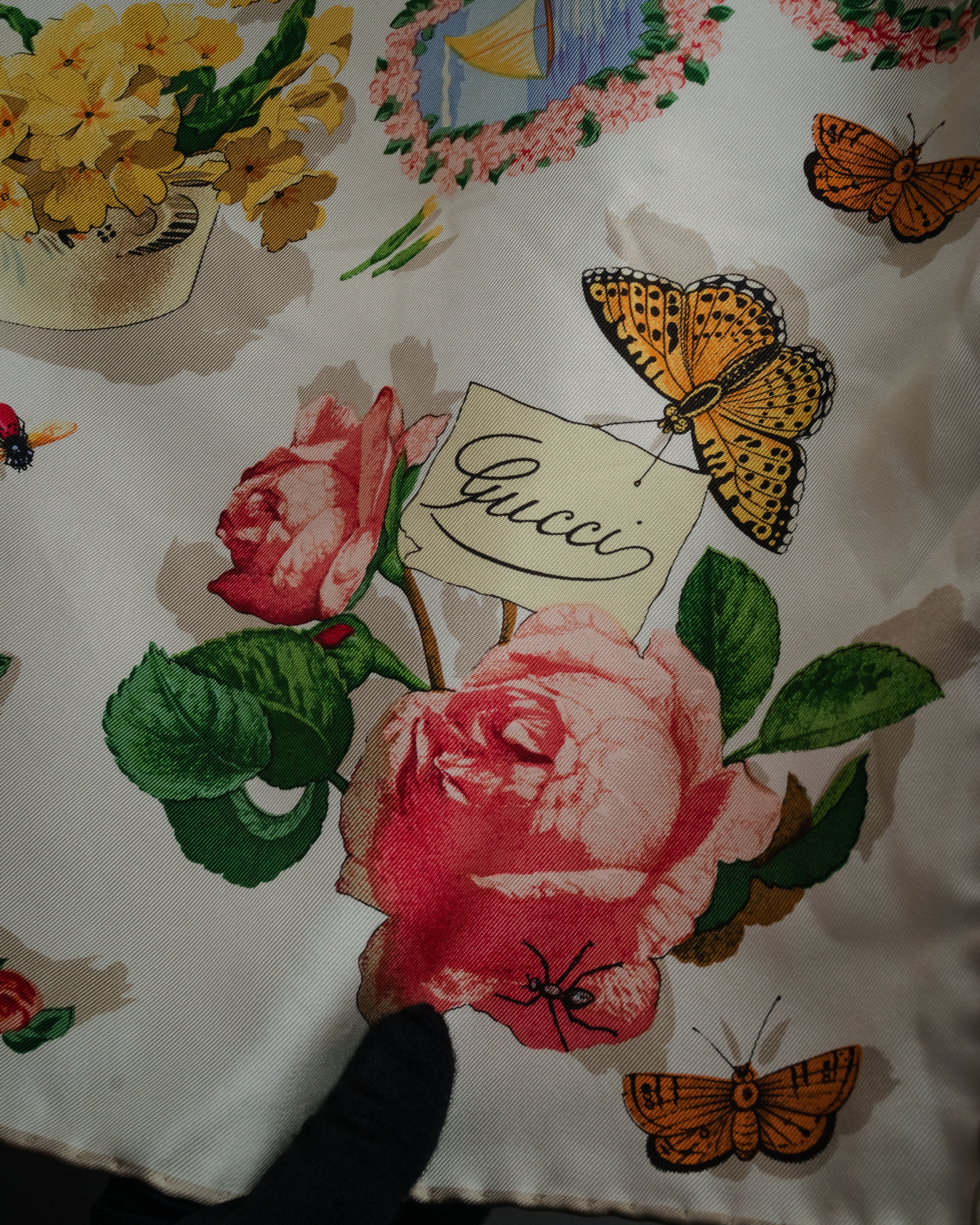 “GUCCI” 80’s-90’s Floral logo silk scarf
