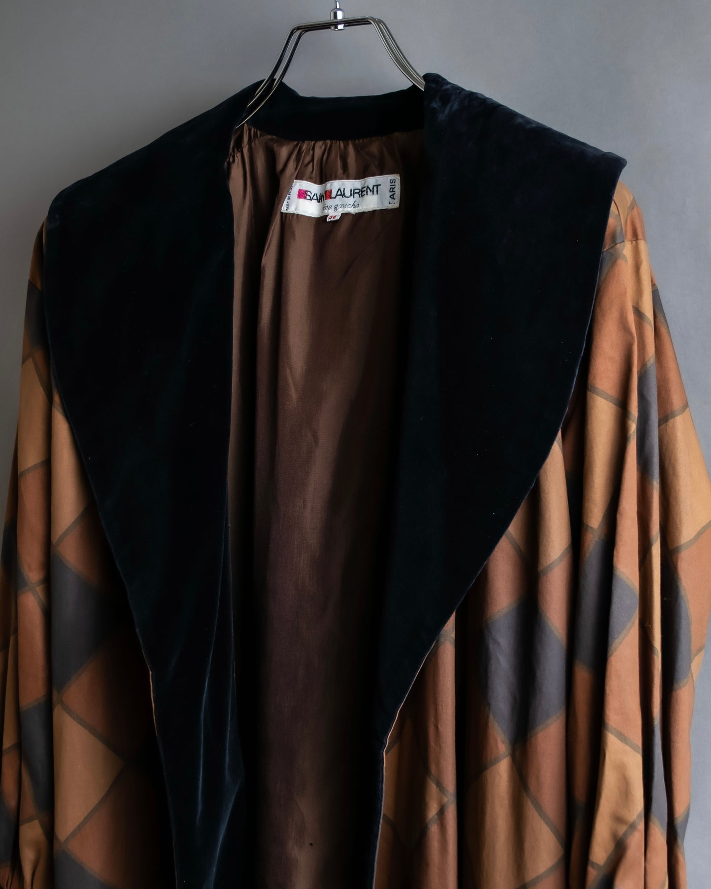 "Yves Saint Laurent Rive Gauche"
Argyle pattern velvet design shawl collar coat