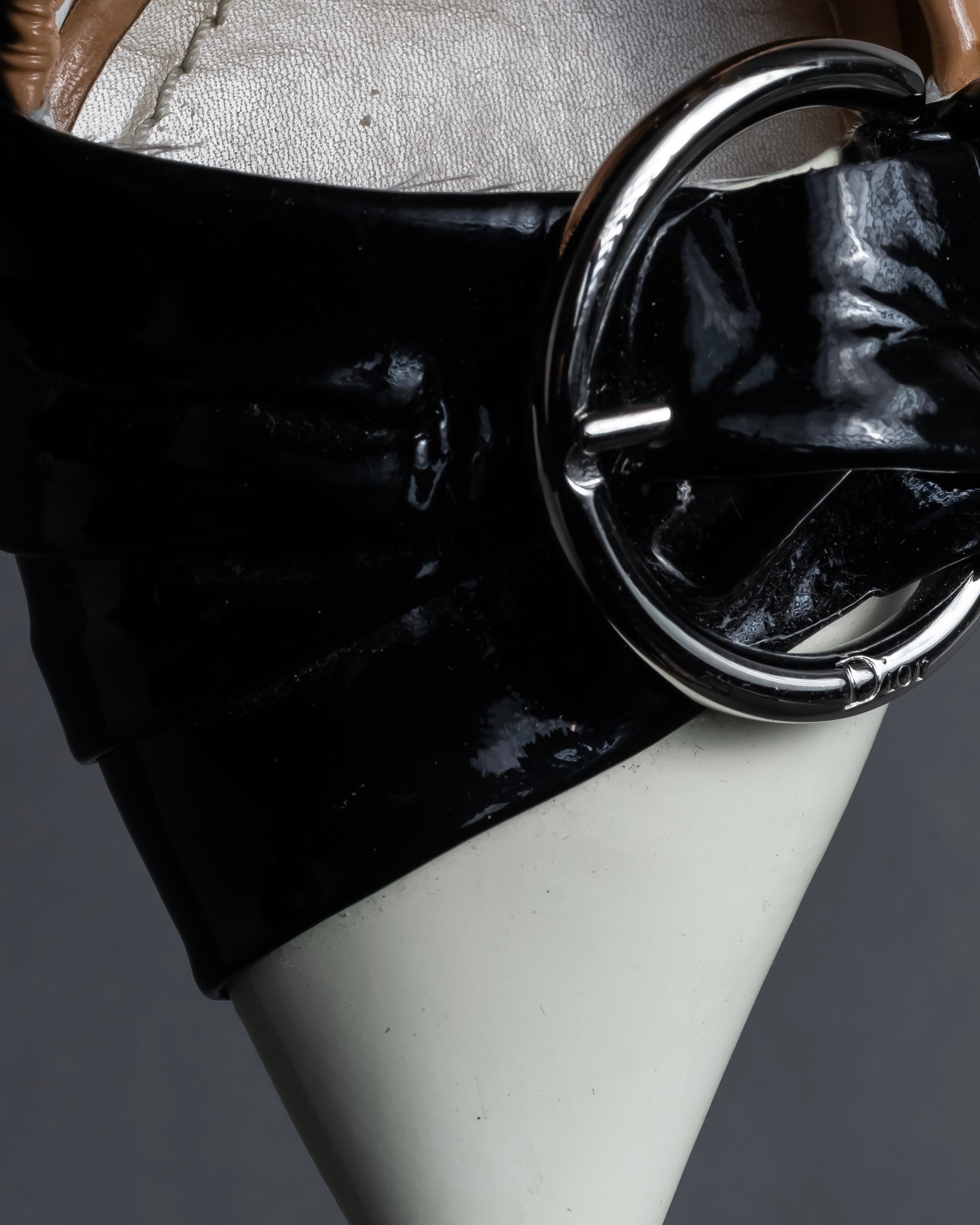 "Dior" Cutting design patent leather pointed toe pumps